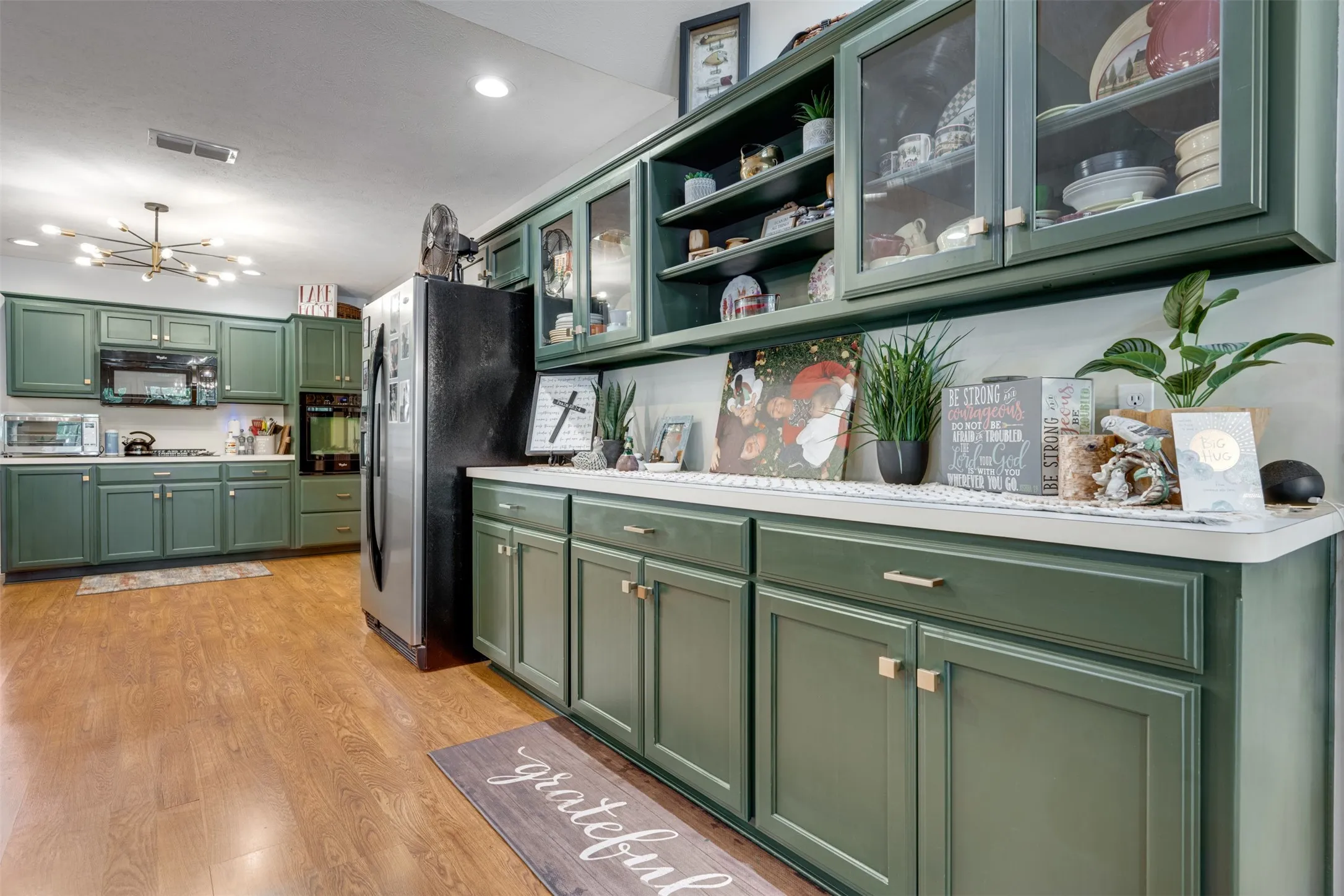 Single Family Residence For Sale in Henderson County , 23258 Edgewater Drive, Frankston, Texas 75763, 3 Bedroom, 2 Bathroom, 2 Garage spaces, 1,924 Sqft, built in 1996, mls#21342514, Real Estate Agent in Frankston, Homes For Sale in Henderson county, Homes For Sale in Frankston, Realtor in Frankston Texas, Real Estate Brokerage Independent Realty Texas, Luminita Cordes Realtor
