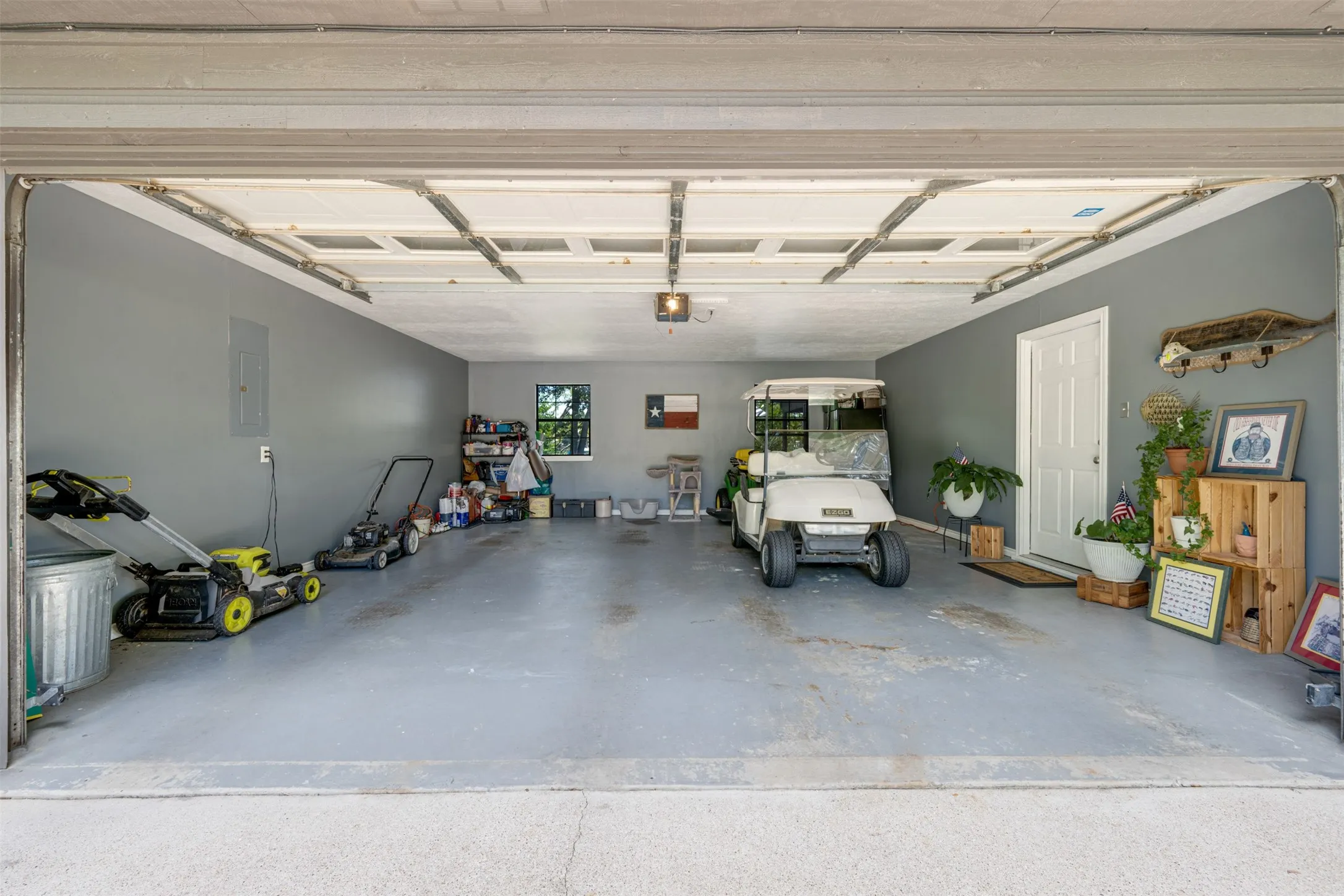 Single Family Residence For Sale in Henderson County , 23258 Edgewater Drive, Frankston, Texas 75763, 3 Bedroom, 2 Bathroom, 2 Garage spaces, 1,924 Sqft, built in 1996, mls#21342514, Real Estate Agent in Frankston, Homes For Sale in Henderson county, Homes For Sale in Frankston, Realtor in Frankston Texas, Real Estate Brokerage Independent Realty Texas, Luminita Cordes Realtor