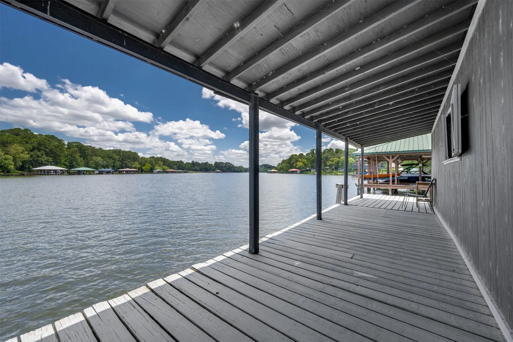 Single Family Residence For Sale in Henderson County , 23258 Edgewater Drive, Frankston, Texas 75763, 3 Bedroom, 2 Bathroom, 2 Garage spaces, 1,924 Sqft, built in 1996, mls#21342514, Real Estate Agent in Frankston, Homes For Sale in Henderson county, Homes For Sale in Frankston, Realtor in Frankston Texas, Real Estate Brokerage Independent Realty Texas, Luminita Cordes Realtor
