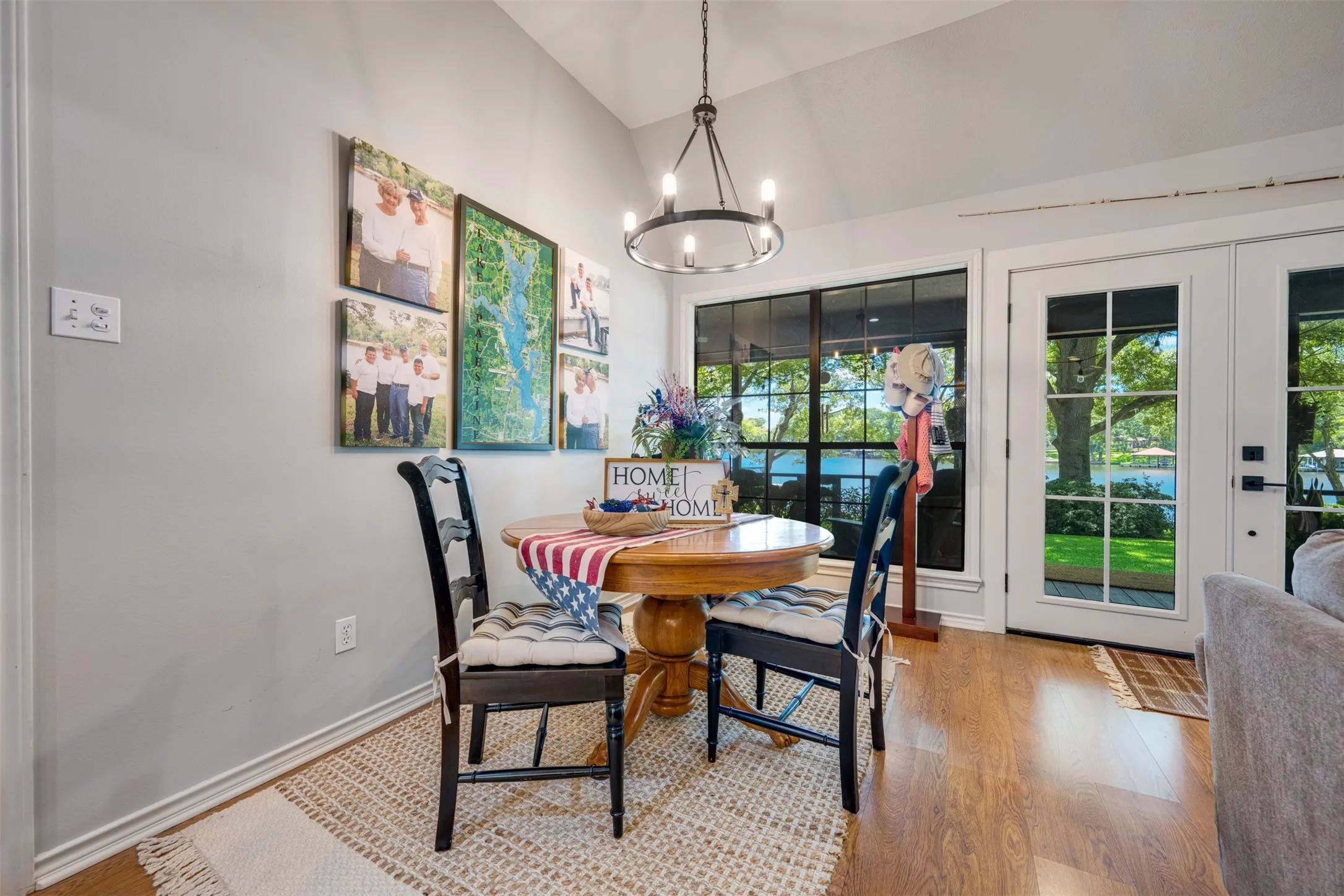 Single Family Residence For Sale in Henderson County , 23258 Edgewater Drive, Frankston, Texas 75763, 3 Bedroom, 2 Bathroom, 2 Garage spaces, 1,924 Sqft, built in 1996, mls#21342514, Real Estate Agent in Frankston, Homes For Sale in Henderson county, Homes For Sale in Frankston, Realtor in Frankston Texas, Real Estate Brokerage Independent Realty Texas, Luminita Cordes Realtor