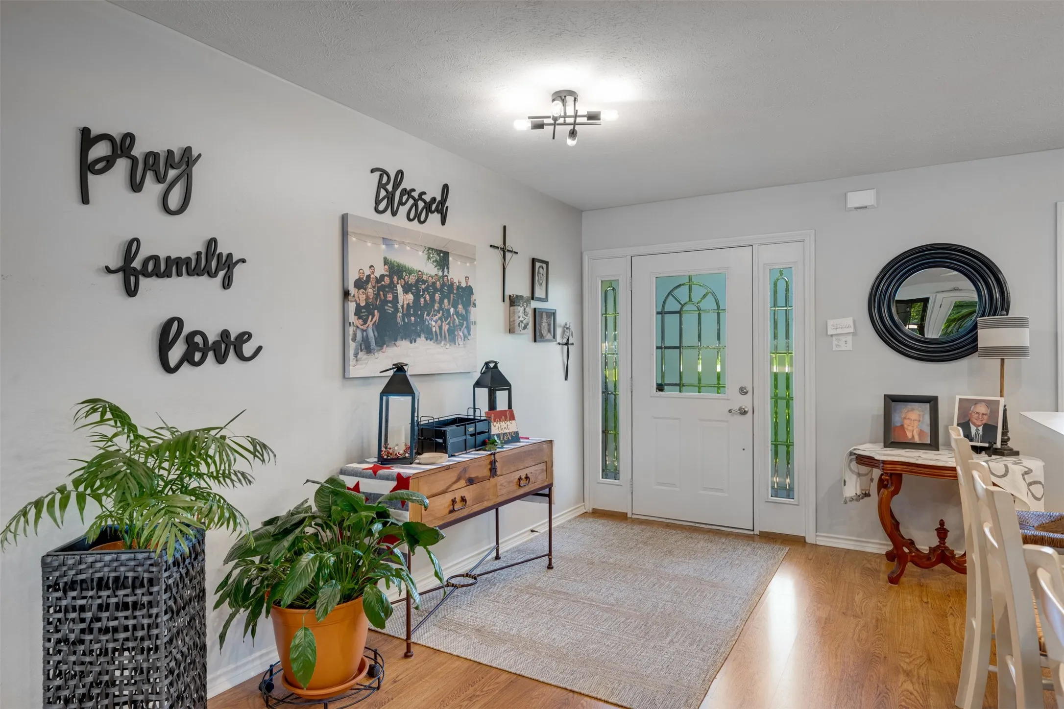 Single Family Residence For Sale in Henderson County , 23258 Edgewater Drive, Frankston, Texas 75763, 3 Bedroom, 2 Bathroom, 2 Garage spaces, 1,924 Sqft, built in 1996, mls#21342514, Real Estate Agent in Frankston, Homes For Sale in Henderson county, Homes For Sale in Frankston, Realtor in Frankston Texas, Real Estate Brokerage Independent Realty Texas, Luminita Cordes Realtor