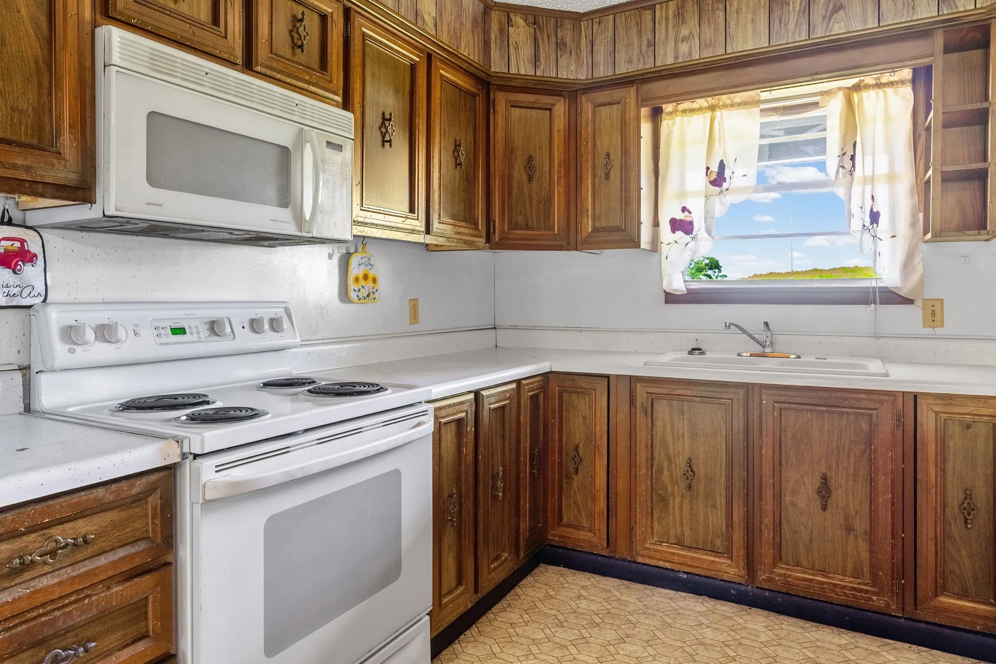 Single Family Residence For Sale in Rains County , 450 RS County Road 4480, Point, Texas 75472, 3 Bedroom, 2 Bathroom, 1 Garage spaces, 945 Sqft, built in 1978, mls#21342522, Real Estate Agent in Point, Homes For Sale in Rains county, Homes For Sale in Point, Realtor in Point Texas, Real Estate Brokerage Independent Realty Texas, Luminita Cordes Realtor
