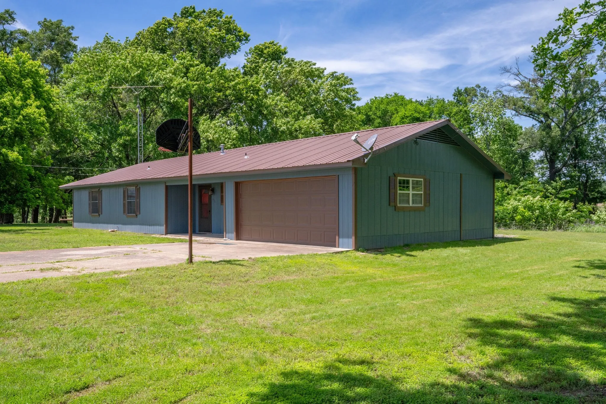 Single Family Residence For Sale in Rains County , 450 RS County Road 4480, Point, Texas 75472, 3 Bedroom, 2 Bathroom, 1 Garage spaces, 945 Sqft, built in 1978, mls#21342522, Real Estate Agent in Point, Homes For Sale in Rains county, Homes For Sale in Point, Realtor in Point Texas, Real Estate Brokerage Independent Realty Texas, Luminita Cordes Realtor