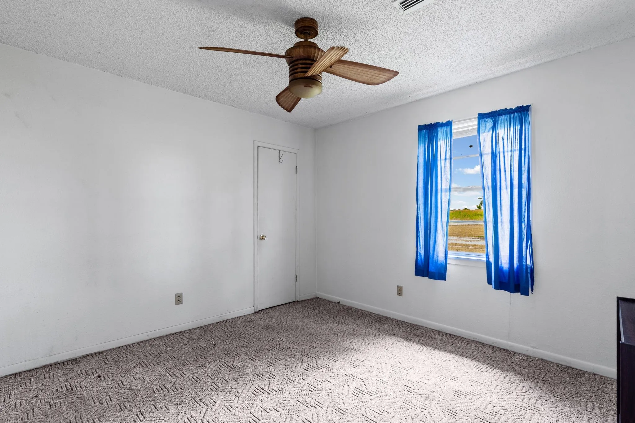 Single Family Residence For Sale in Rains County , 450 RS County Road 4480, Point, Texas 75472, 3 Bedroom, 2 Bathroom, 1 Garage spaces, 945 Sqft, built in 1978, mls#21342522, Real Estate Agent in Point, Homes For Sale in Rains county, Homes For Sale in Point, Realtor in Point Texas, Real Estate Brokerage Independent Realty Texas, Luminita Cordes Realtor