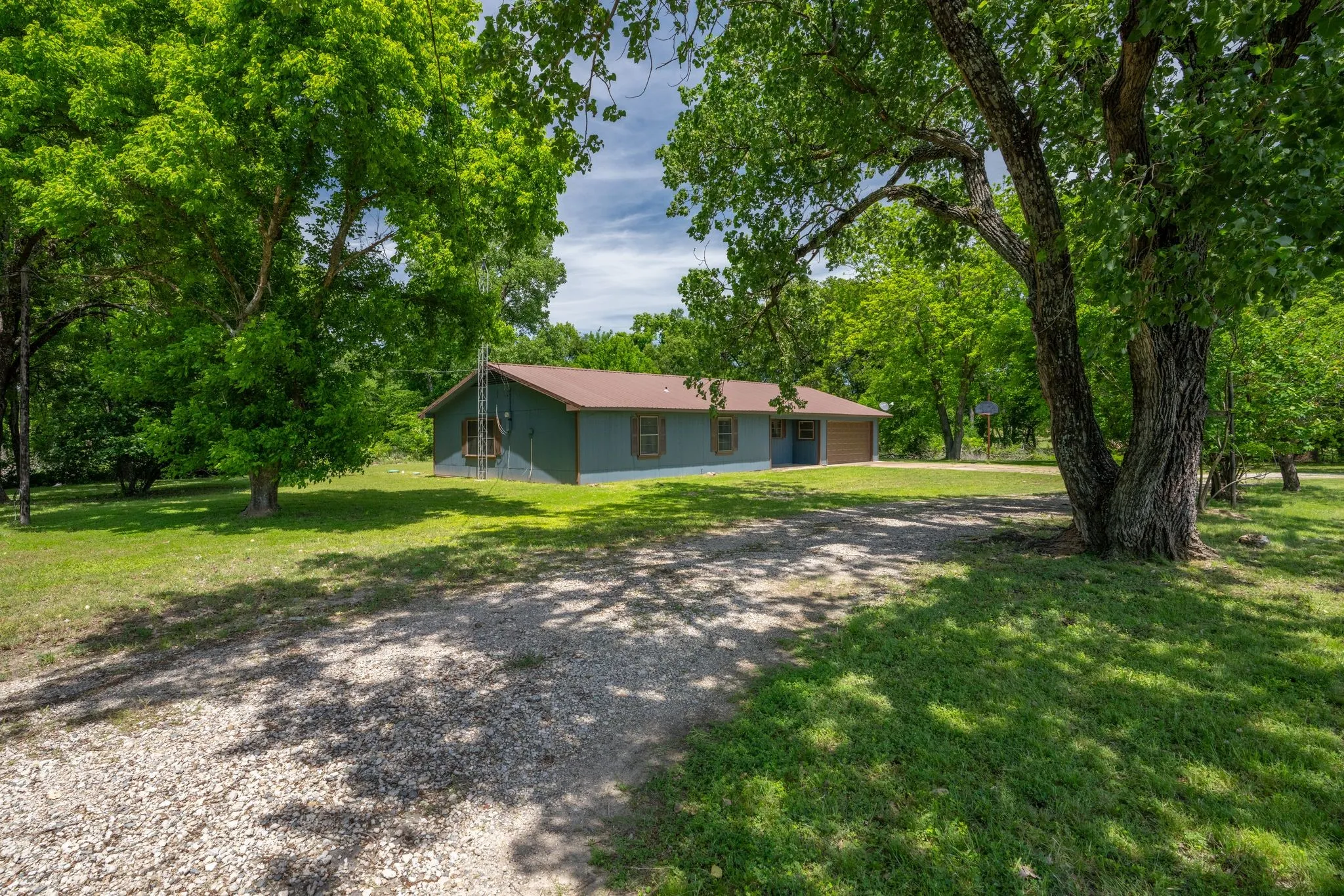 Single Family Residence For Sale in Rains County , 450 RS County Road 4480, Point, Texas 75472, 3 Bedroom, 2 Bathroom, 1 Garage spaces, 945 Sqft, built in 1978, mls#21342522, Real Estate Agent in Point, Homes For Sale in Rains county, Homes For Sale in Point, Realtor in Point Texas, Real Estate Brokerage Independent Realty Texas, Luminita Cordes Realtor