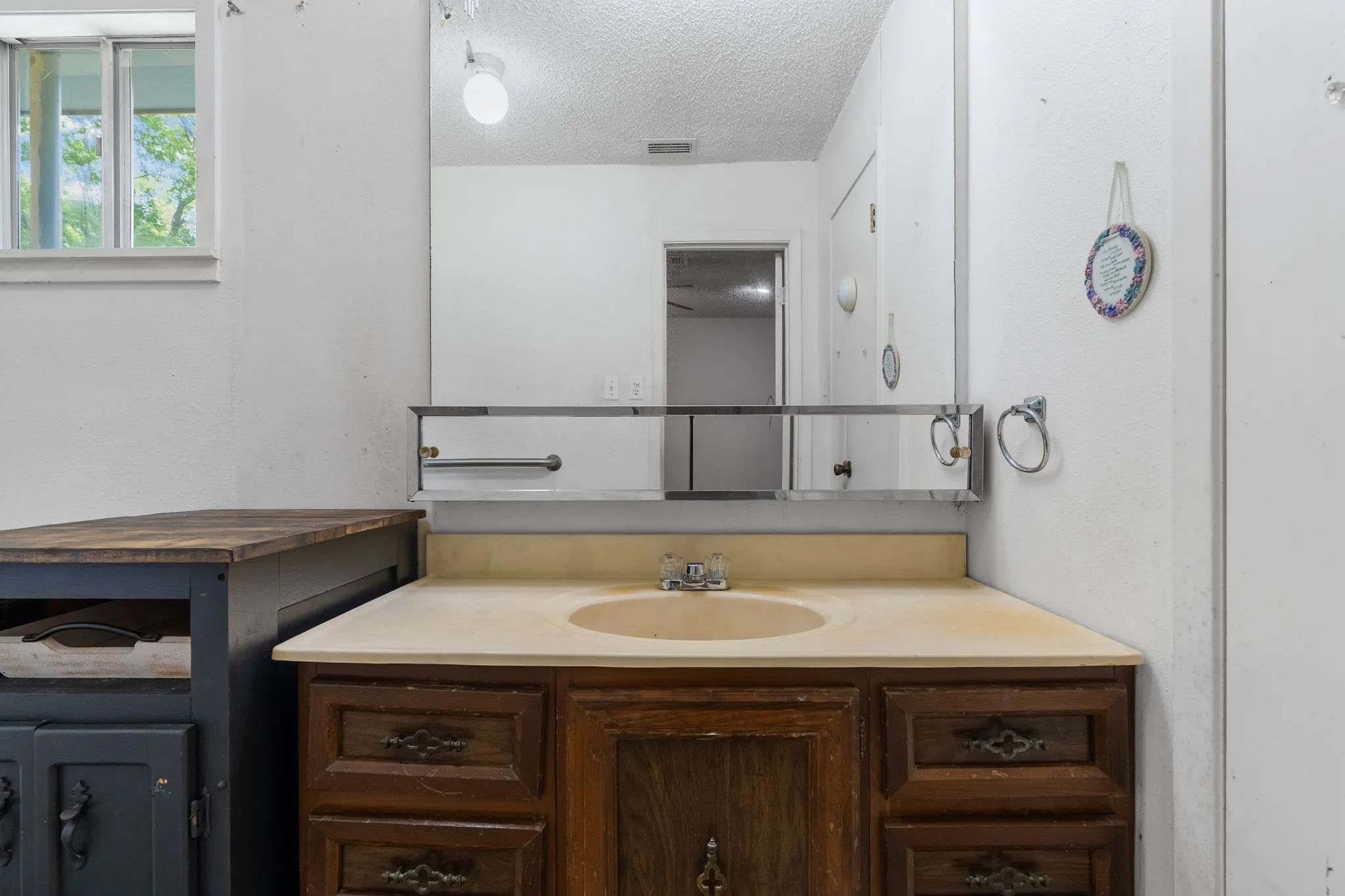 Single Family Residence For Sale in Rains County , 450 RS County Road 4480, Point, Texas 75472, 3 Bedroom, 2 Bathroom, 1 Garage spaces, 945 Sqft, built in 1978, mls#21342522, Real Estate Agent in Point, Homes For Sale in Rains county, Homes For Sale in Point, Realtor in Point Texas, Real Estate Brokerage Independent Realty Texas, Luminita Cordes Realtor