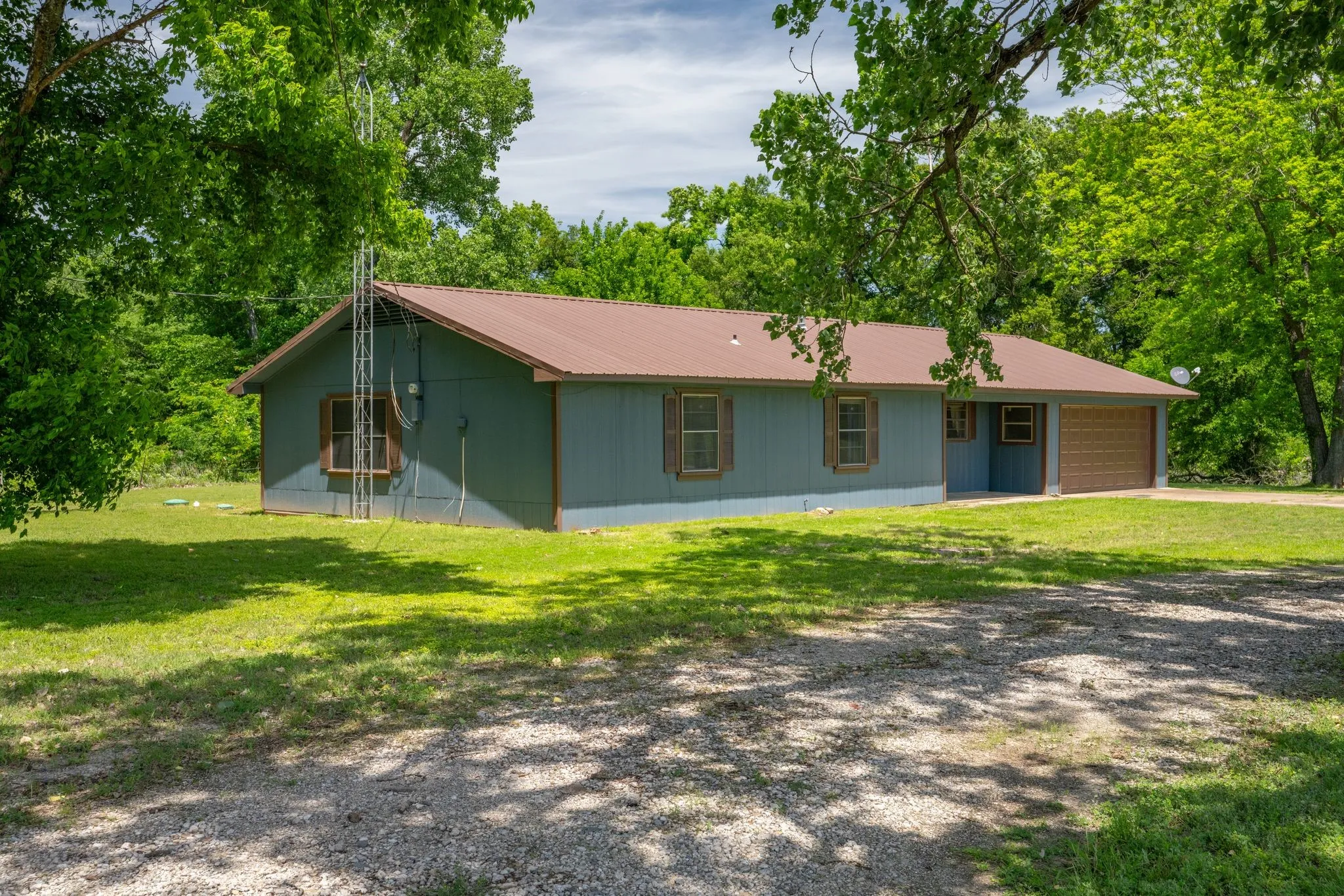 Single Family Residence For Sale in Rains County , 450 RS County Road 4480, Point, Texas 75472, 3 Bedroom, 2 Bathroom, 1 Garage spaces, 945 Sqft, built in 1978, mls#21342522, Real Estate Agent in Point, Homes For Sale in Rains county, Homes For Sale in Point, Realtor in Point Texas, Real Estate Brokerage Independent Realty Texas, Luminita Cordes Realtor