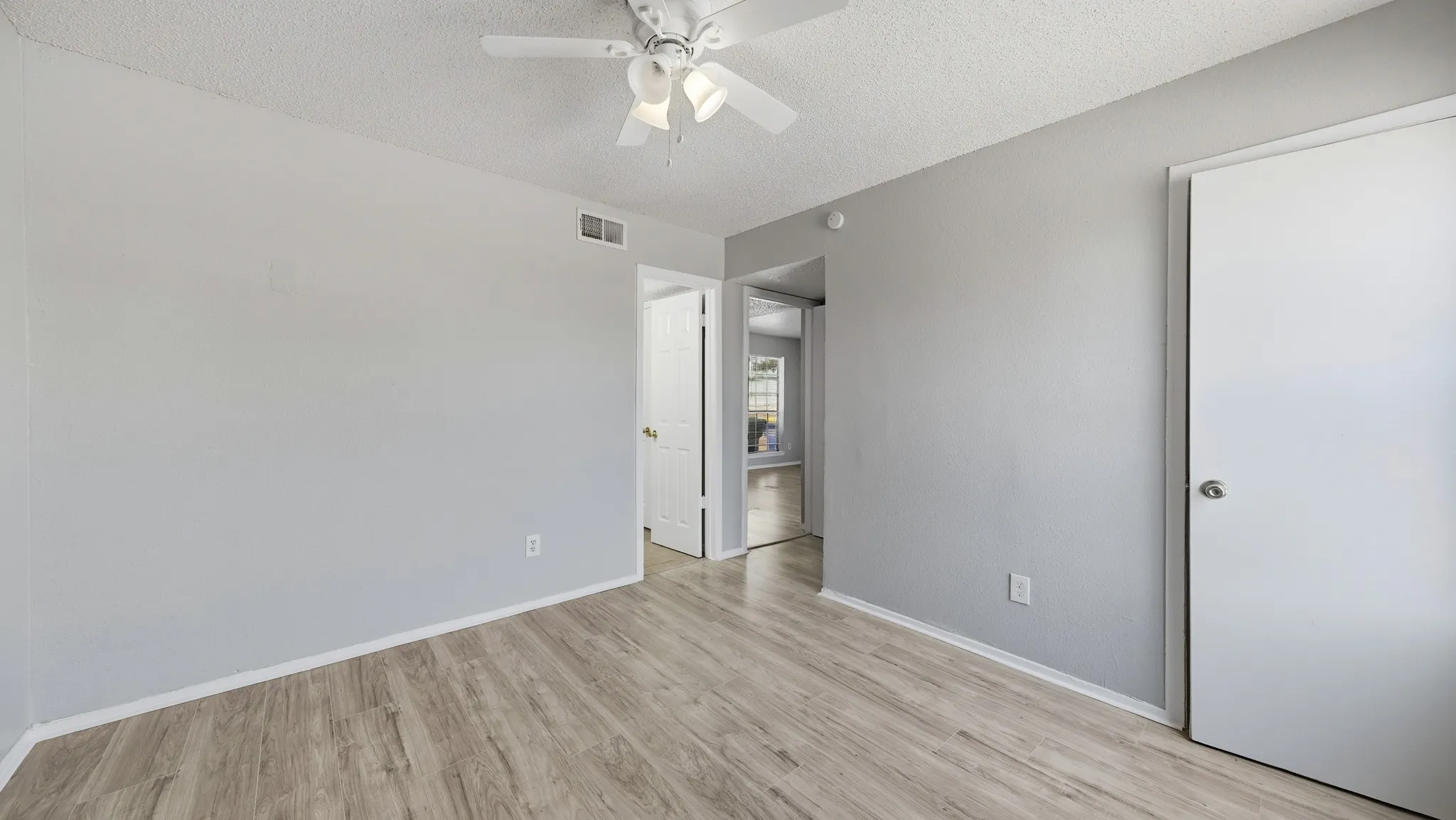 Apartment For Rent in Tarrant County , 1605 Mary K Lane, White Settlement, Texas 76108, 2 Bedroom, 2 Bathroom, Garage spaces, 821 Sqft, built in 1985, mls#21341354, Real Estate Agent in White Settlement, Homes For Rent in Tarrant county, Homes For Rent in White Settlement, Realtor in White Settlement Texas, Real Estate Brokerage Independent Realty Texas, Luminita Cordes Realtor