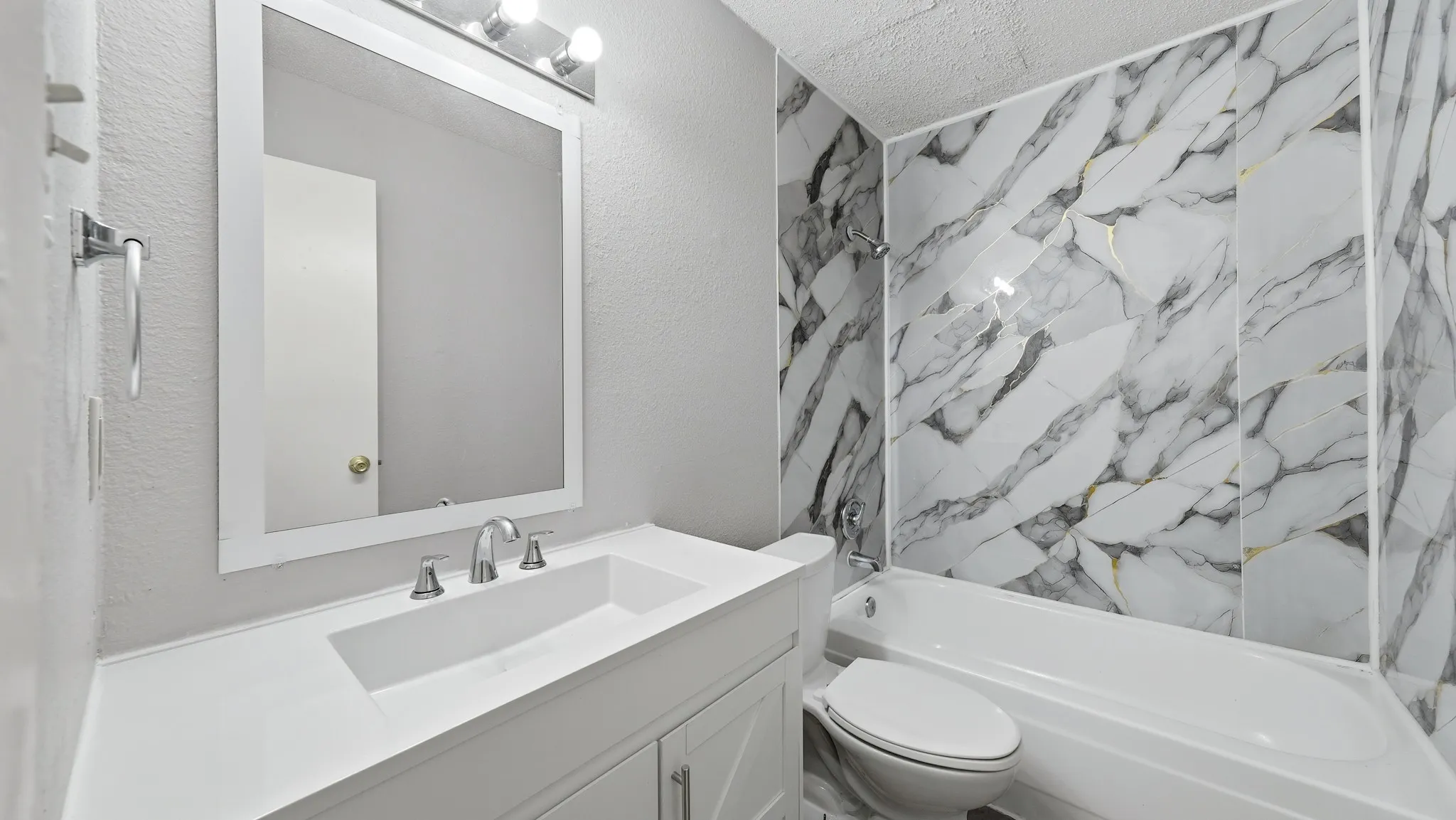 Apartment For Rent in Tarrant County , 1605 Mary K Lane, White Settlement, Texas 76108, 2 Bedroom, 2 Bathroom, Garage spaces, 821 Sqft, built in 1985, mls#21341354, Real Estate Agent in White Settlement, Homes For Rent in Tarrant county, Homes For Rent in White Settlement, Realtor in White Settlement Texas, Real Estate Brokerage Independent Realty Texas, Luminita Cordes Realtor