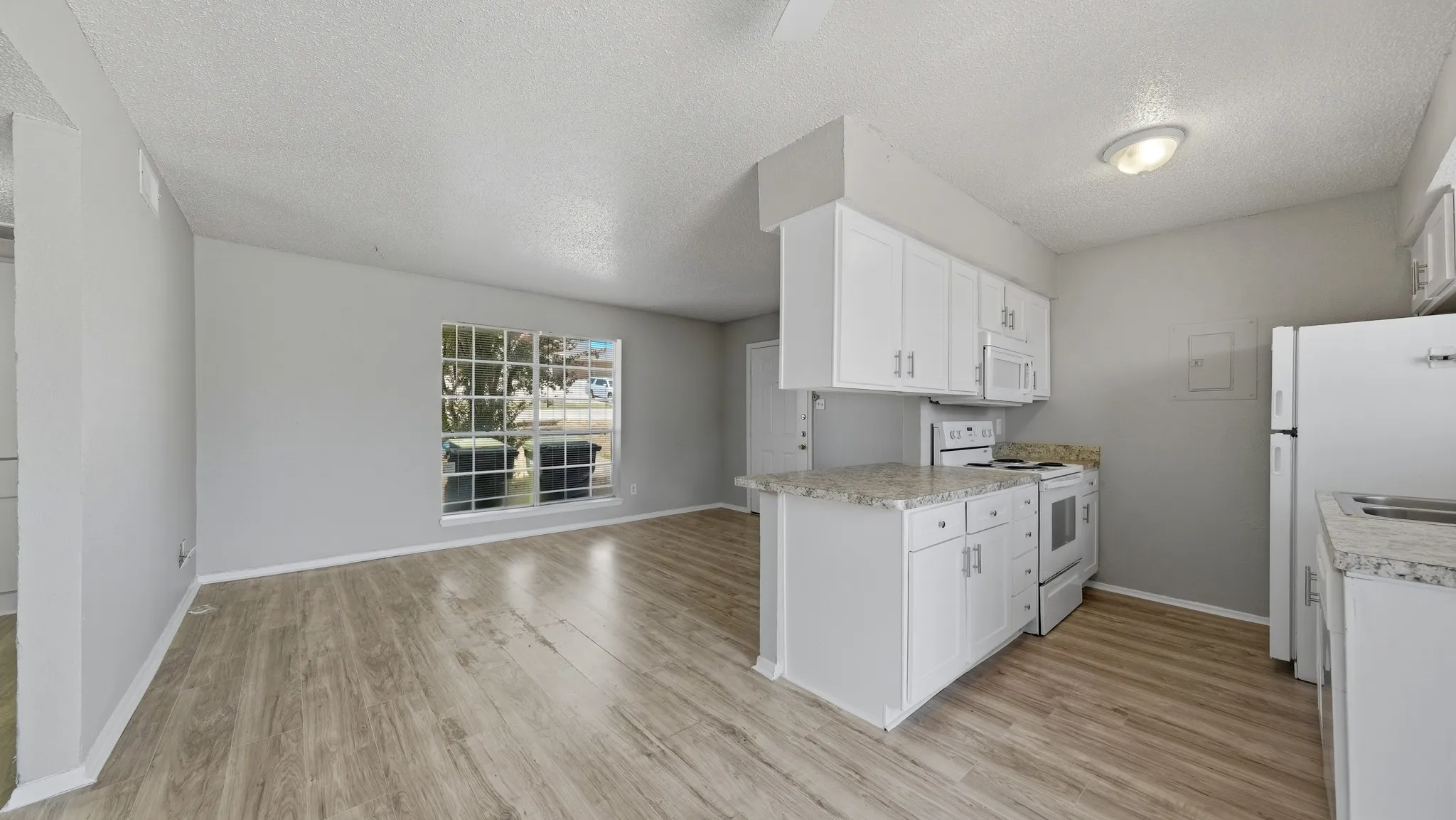 Apartment For Rent in Tarrant County , 1605 Mary K Lane, White Settlement, Texas 76108, 2 Bedroom, 2 Bathroom, Garage spaces, 821 Sqft, built in 1985, mls#21341354, Real Estate Agent in White Settlement, Homes For Rent in Tarrant county, Homes For Rent in White Settlement, Realtor in White Settlement Texas, Real Estate Brokerage Independent Realty Texas, Luminita Cordes Realtor