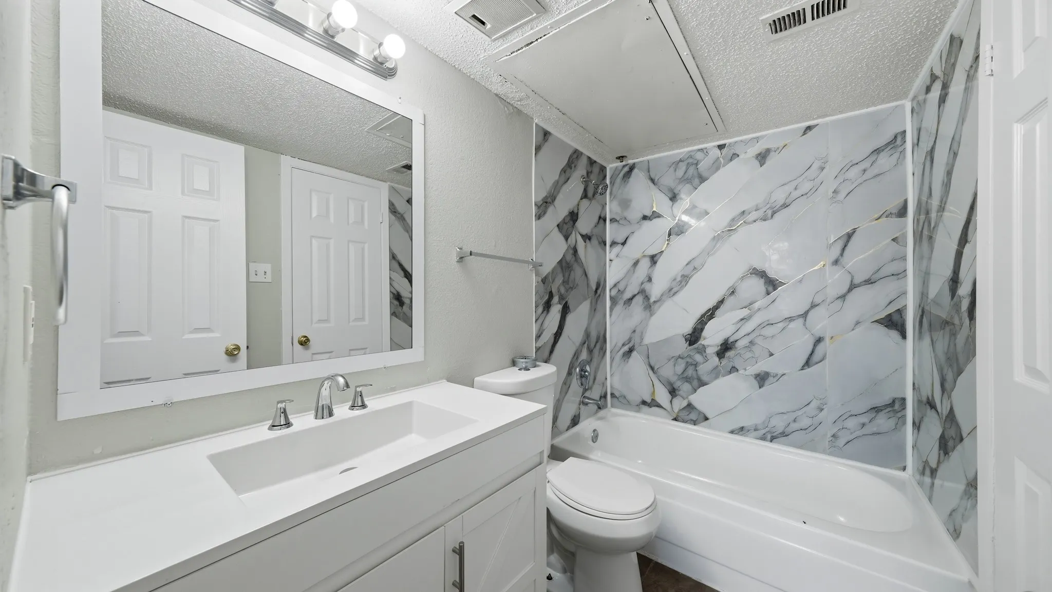 Apartment For Rent in Tarrant County , 1605 Mary K Lane, White Settlement, Texas 76108, 2 Bedroom, 2 Bathroom, Garage spaces, 821 Sqft, built in 1985, mls#21341354, Real Estate Agent in White Settlement, Homes For Rent in Tarrant county, Homes For Rent in White Settlement, Realtor in White Settlement Texas, Real Estate Brokerage Independent Realty Texas, Luminita Cordes Realtor