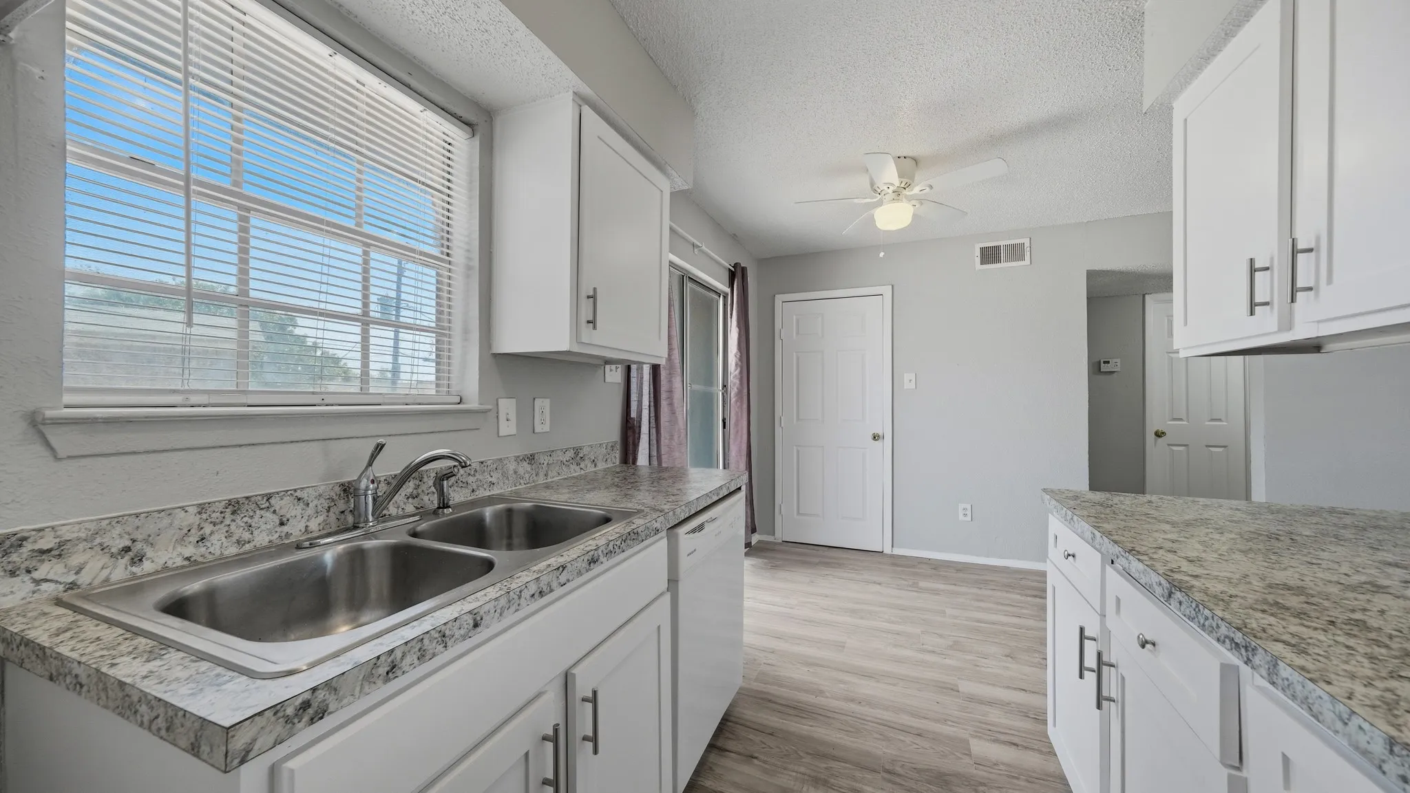 Apartment For Rent in Tarrant County , 1605 Mary K Lane, White Settlement, Texas 76108, 2 Bedroom, 2 Bathroom, Garage spaces, 821 Sqft, built in 1985, mls#21341354, Real Estate Agent in White Settlement, Homes For Rent in Tarrant county, Homes For Rent in White Settlement, Realtor in White Settlement Texas, Real Estate Brokerage Independent Realty Texas, Luminita Cordes Realtor