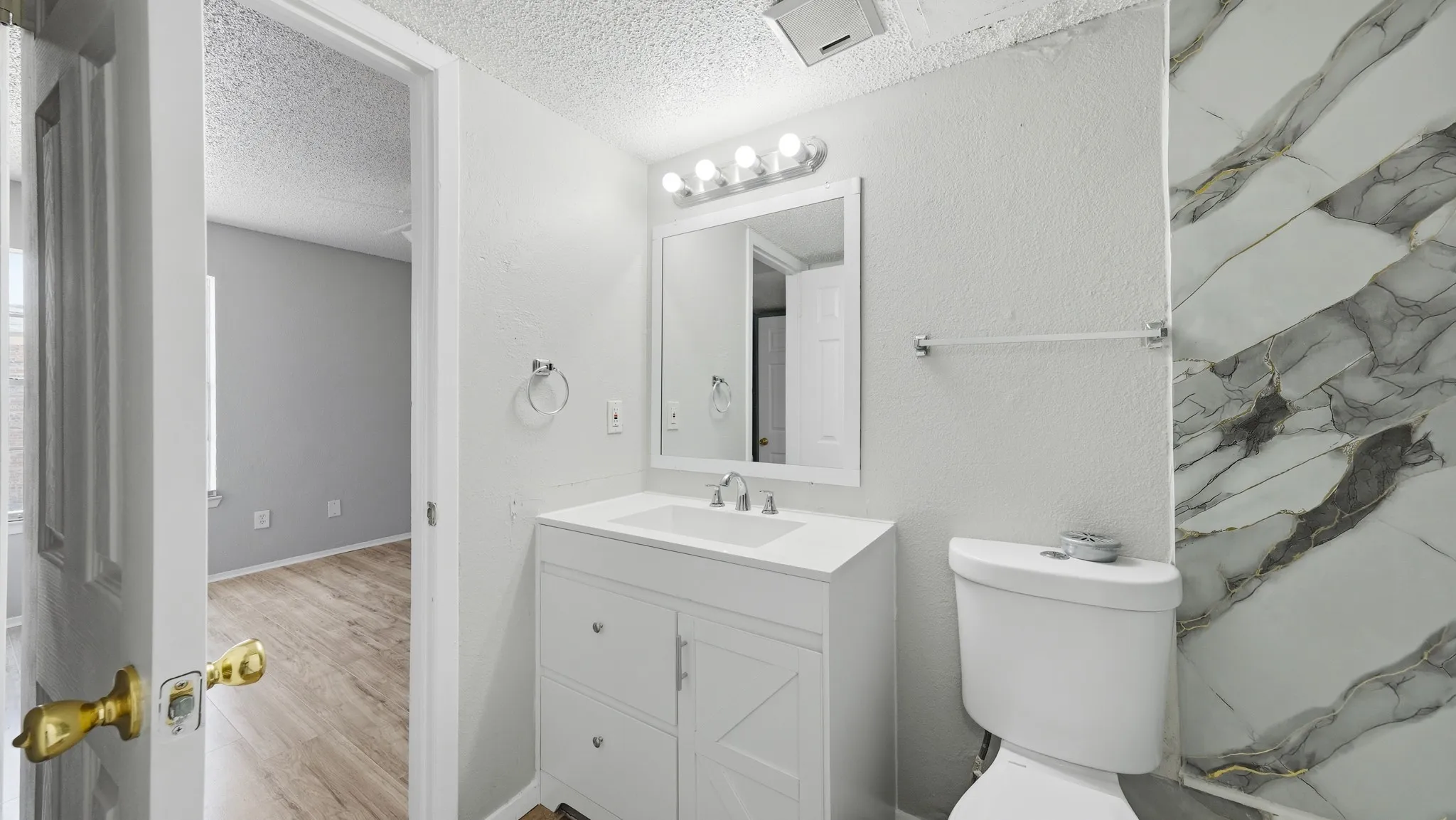 Apartment For Rent in Tarrant County , 1605 Mary K Lane, White Settlement, Texas 76108, 2 Bedroom, 2 Bathroom, Garage spaces, 821 Sqft, built in 1985, mls#21341354, Real Estate Agent in White Settlement, Homes For Rent in Tarrant county, Homes For Rent in White Settlement, Realtor in White Settlement Texas, Real Estate Brokerage Independent Realty Texas, Luminita Cordes Realtor