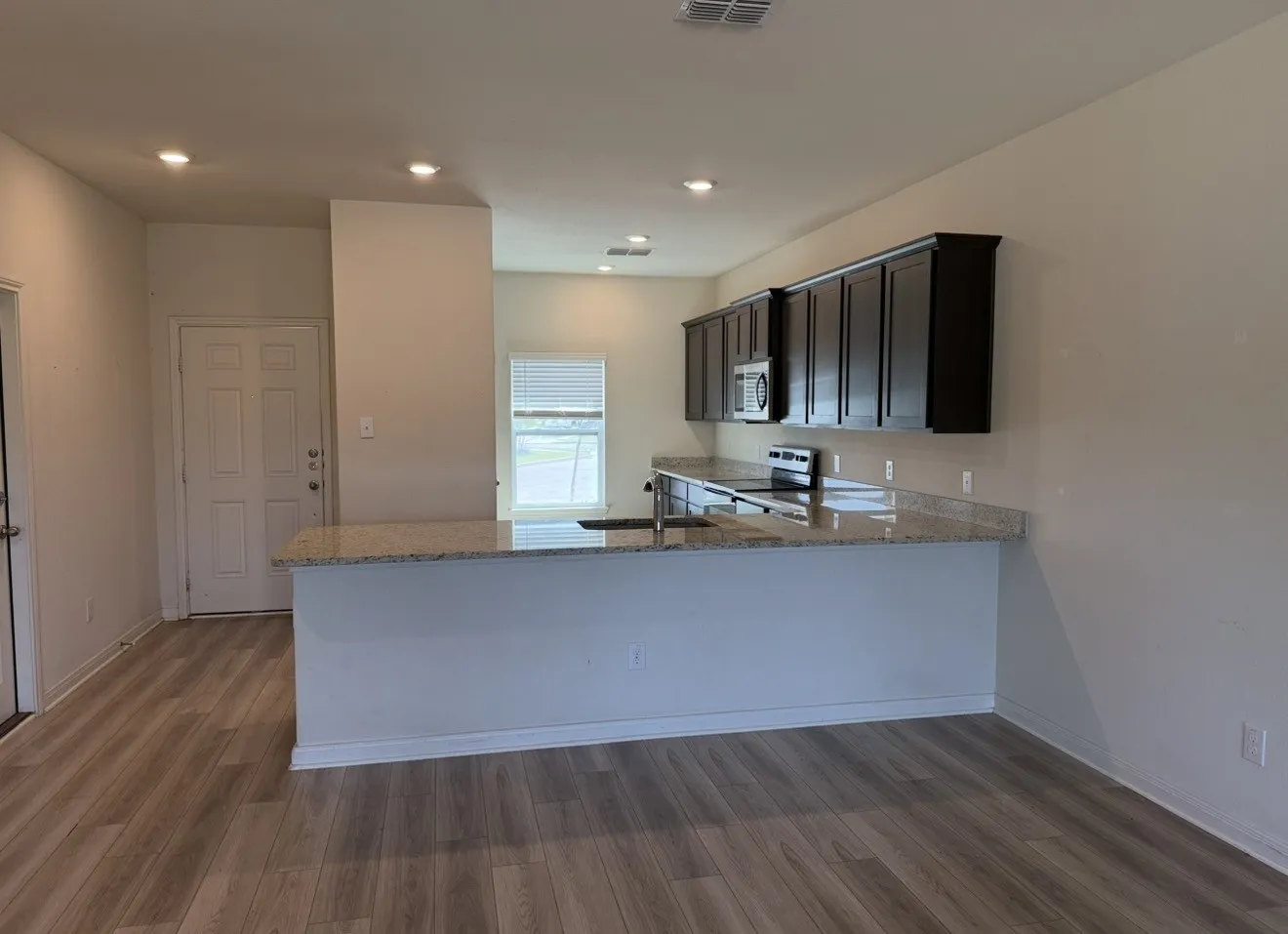 Single Family Residence For Sale in Wise County , 176 Banjo Trail, Newark, Texas 76071, 5 Bedroom, 3 Bathroom, 2 Garage spaces, 2,700 Sqft, built in 2022, mls#21342171, Real Estate Agent in Newark, Homes For Sale in Wise county, Homes For Sale in Newark, Realtor in Newark Texas, Real Estate Brokerage Independent Realty Texas, Luminita Cordes Realtor