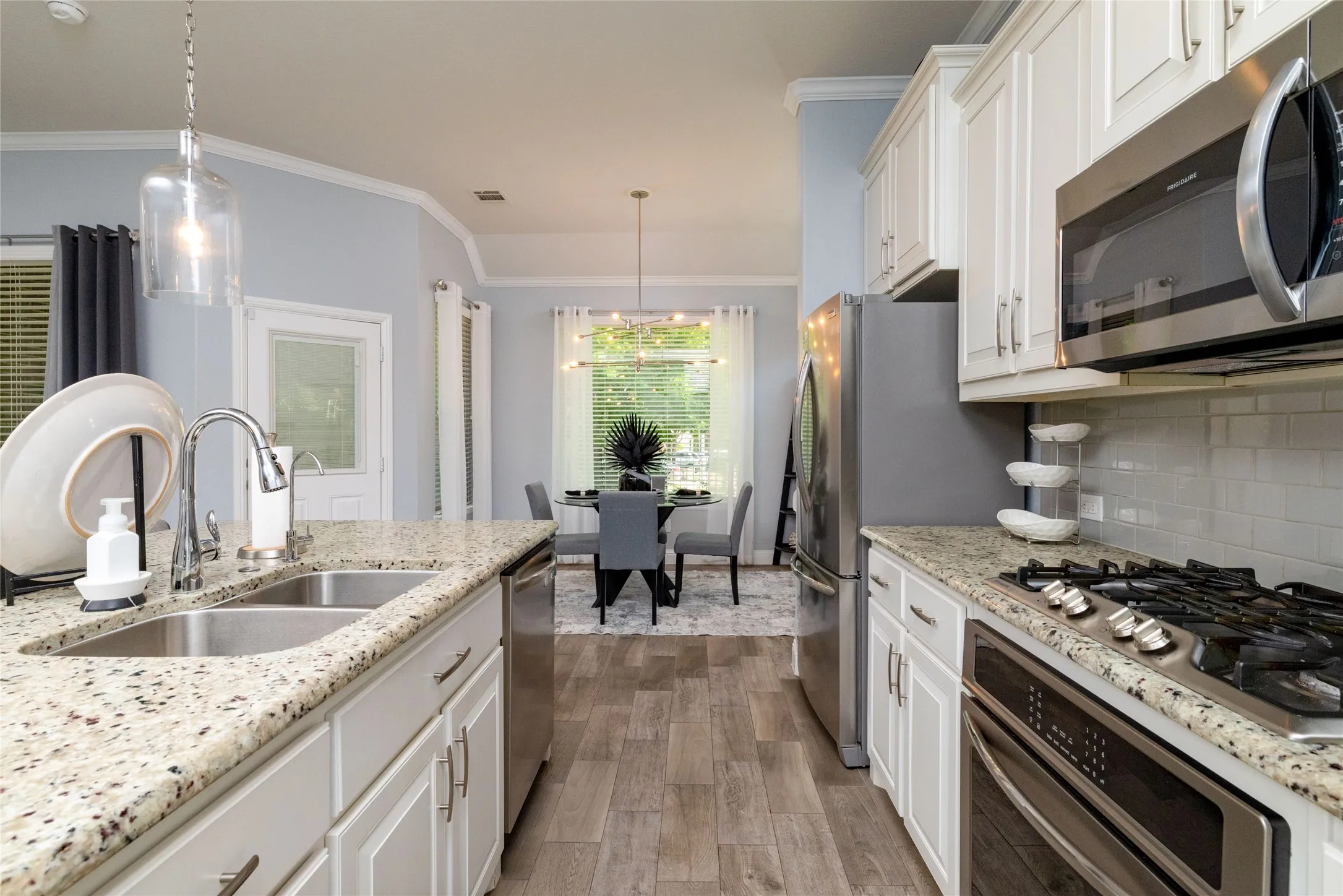 Single Family Residence For Sale in Tarrant County , 4008 Knollbrook Lane, Fort Worth, Texas 76137, 5 Bedroom, 3 Bathroom, 2 Garage spaces, 3,028 Sqft, built in 2018, mls#21335778, Real Estate Agent in Fort Worth, Homes For Sale in Tarrant county, Homes For Sale in Fort Worth, Realtor in Fort Worth Texas, Real Estate Brokerage Independent Realty Texas, Luminita Cordes Realtor