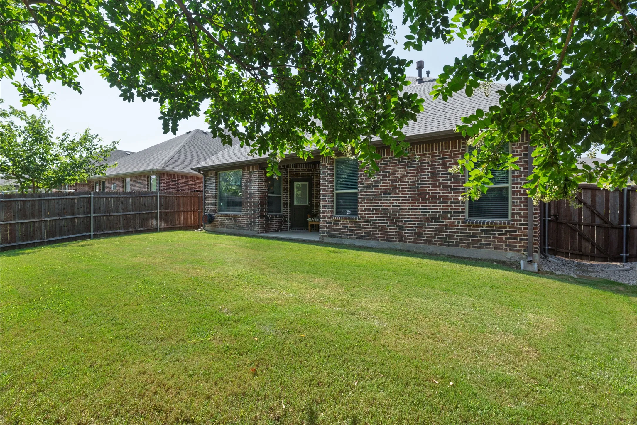 Single Family Residence For Sale in Tarrant County , 4008 Knollbrook Lane, Fort Worth, Texas 76137, 5 Bedroom, 3 Bathroom, 2 Garage spaces, 3,028 Sqft, built in 2018, mls#21335778, Real Estate Agent in Fort Worth, Homes For Sale in Tarrant county, Homes For Sale in Fort Worth, Realtor in Fort Worth Texas, Real Estate Brokerage Independent Realty Texas, Luminita Cordes Realtor
