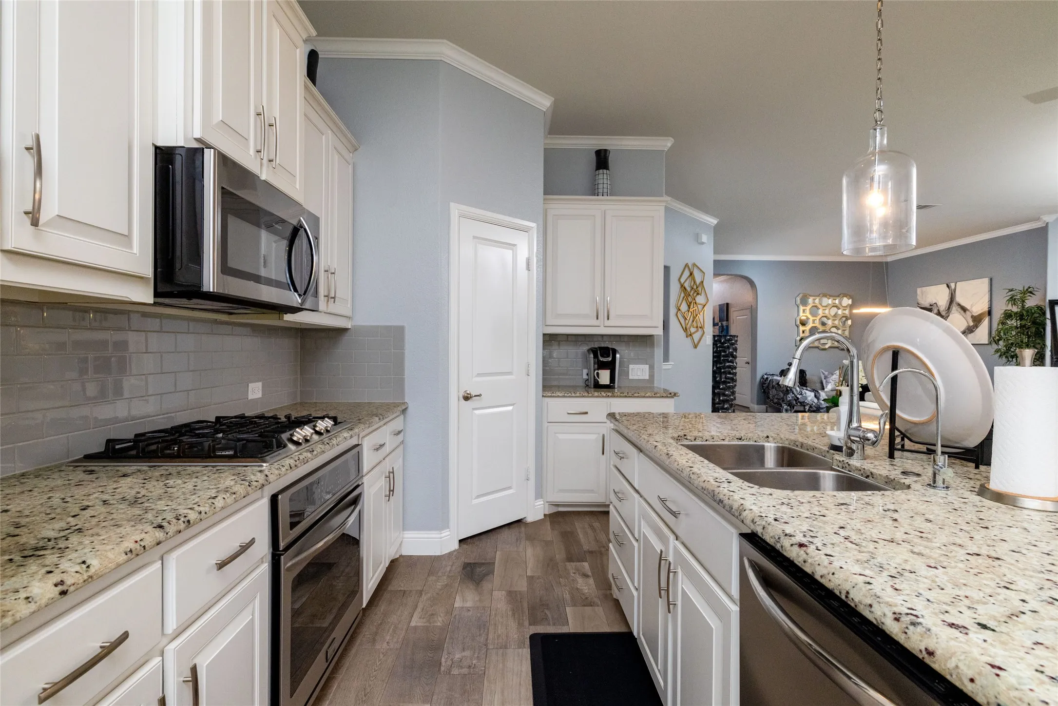 Single Family Residence For Sale in Tarrant County , 4008 Knollbrook Lane, Fort Worth, Texas 76137, 5 Bedroom, 3 Bathroom, 2 Garage spaces, 3,028 Sqft, built in 2018, mls#21335778, Real Estate Agent in Fort Worth, Homes For Sale in Tarrant county, Homes For Sale in Fort Worth, Realtor in Fort Worth Texas, Real Estate Brokerage Independent Realty Texas, Luminita Cordes Realtor