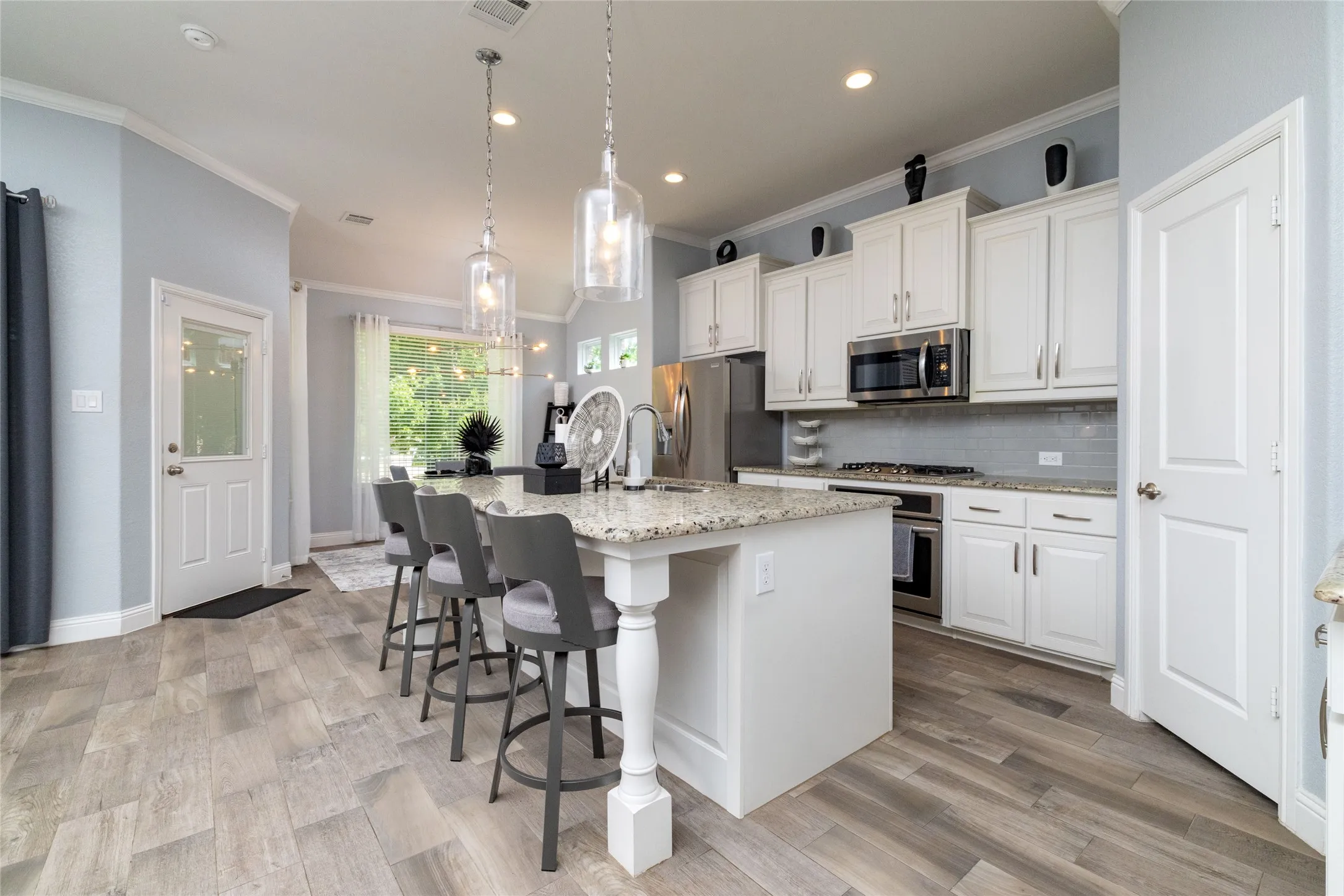 Single Family Residence For Sale in Tarrant County , 4008 Knollbrook Lane, Fort Worth, Texas 76137, 5 Bedroom, 3 Bathroom, 2 Garage spaces, 3,028 Sqft, built in 2018, mls#21335778, Real Estate Agent in Fort Worth, Homes For Sale in Tarrant county, Homes For Sale in Fort Worth, Realtor in Fort Worth Texas, Real Estate Brokerage Independent Realty Texas, Luminita Cordes Realtor