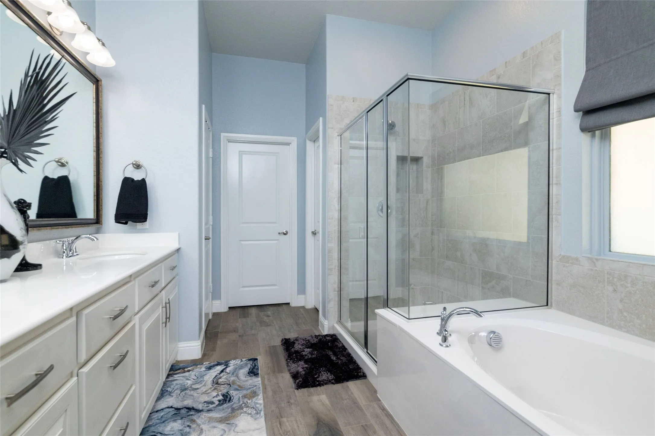 Single Family Residence For Sale in Tarrant County , 4008 Knollbrook Lane, Fort Worth, Texas 76137, 5 Bedroom, 3 Bathroom, 2 Garage spaces, 3,028 Sqft, built in 2018, mls#21335778, Real Estate Agent in Fort Worth, Homes For Sale in Tarrant county, Homes For Sale in Fort Worth, Realtor in Fort Worth Texas, Real Estate Brokerage Independent Realty Texas, Luminita Cordes Realtor