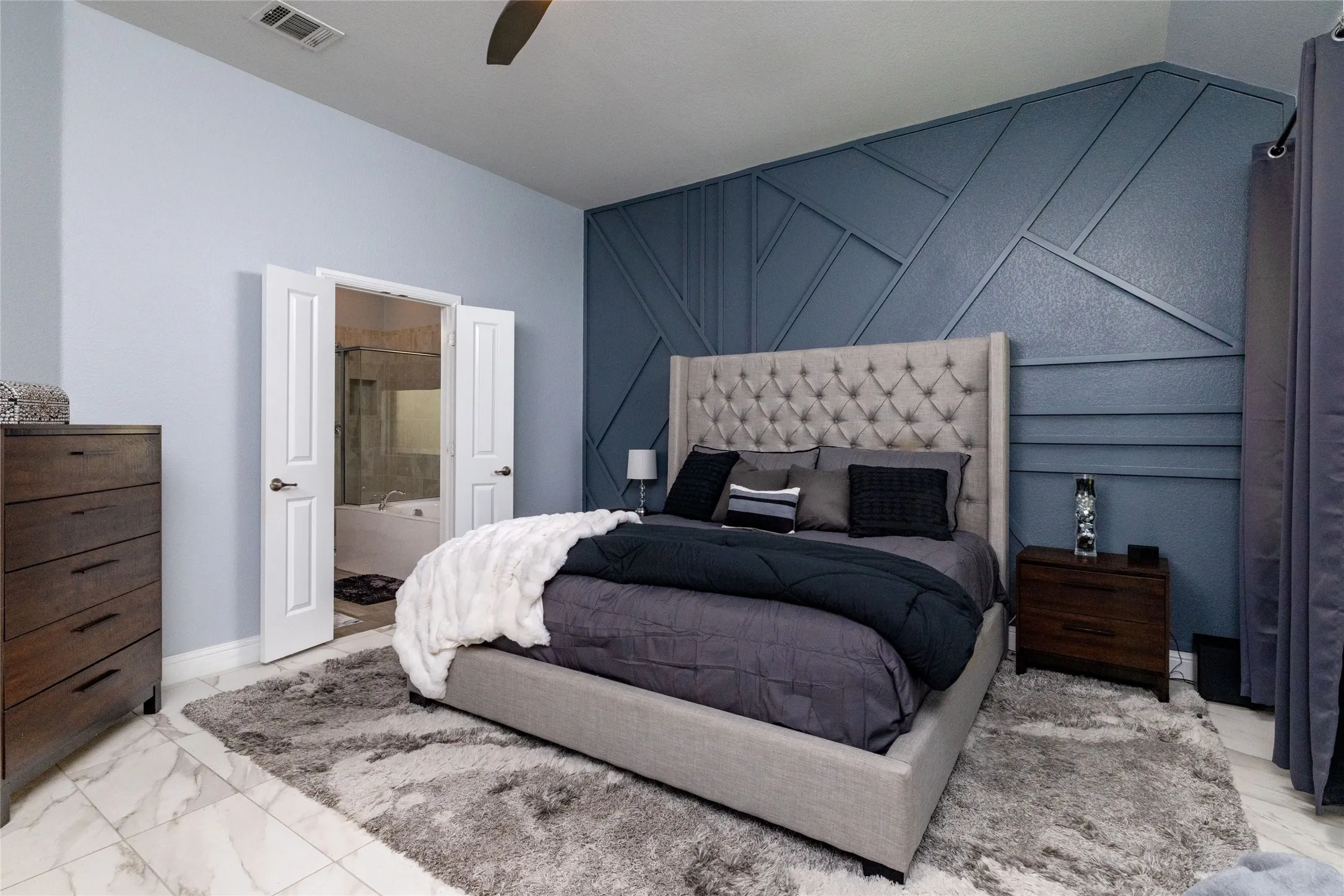 Single Family Residence For Sale in Tarrant County , 4008 Knollbrook Lane, Fort Worth, Texas 76137, 5 Bedroom, 3 Bathroom, 2 Garage spaces, 3,028 Sqft, built in 2018, mls#21335778, Real Estate Agent in Fort Worth, Homes For Sale in Tarrant county, Homes For Sale in Fort Worth, Realtor in Fort Worth Texas, Real Estate Brokerage Independent Realty Texas, Luminita Cordes Realtor
