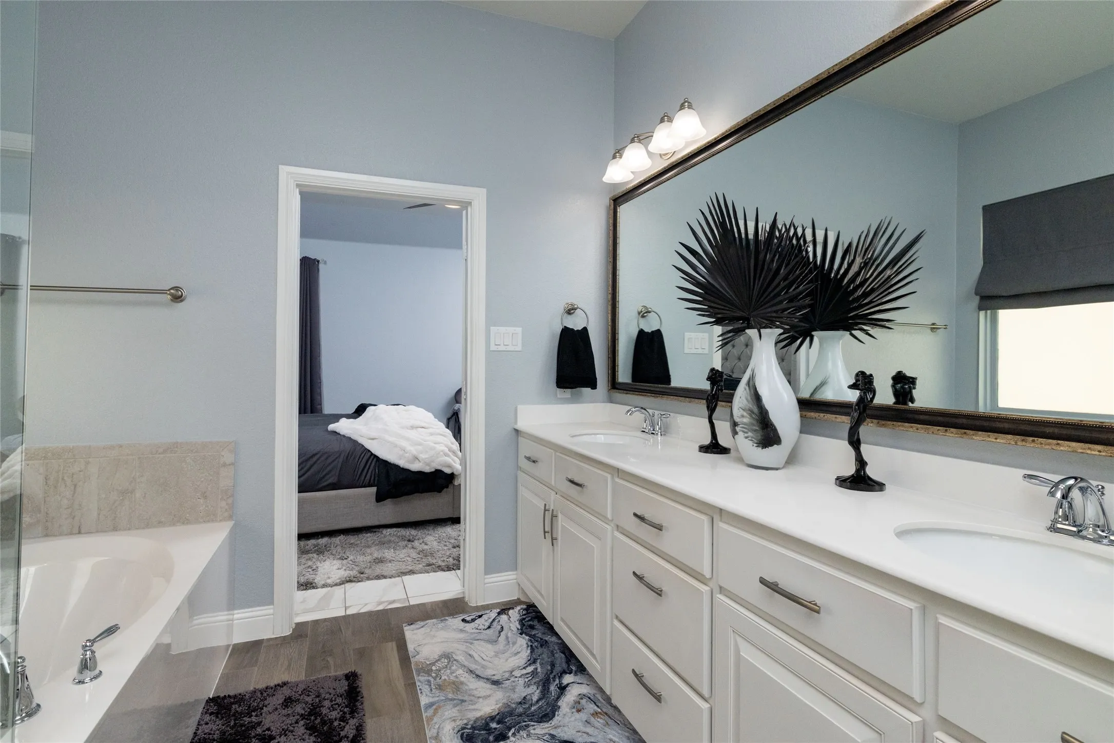 Single Family Residence For Sale in Tarrant County , 4008 Knollbrook Lane, Fort Worth, Texas 76137, 5 Bedroom, 3 Bathroom, 2 Garage spaces, 3,028 Sqft, built in 2018, mls#21335778, Real Estate Agent in Fort Worth, Homes For Sale in Tarrant county, Homes For Sale in Fort Worth, Realtor in Fort Worth Texas, Real Estate Brokerage Independent Realty Texas, Luminita Cordes Realtor