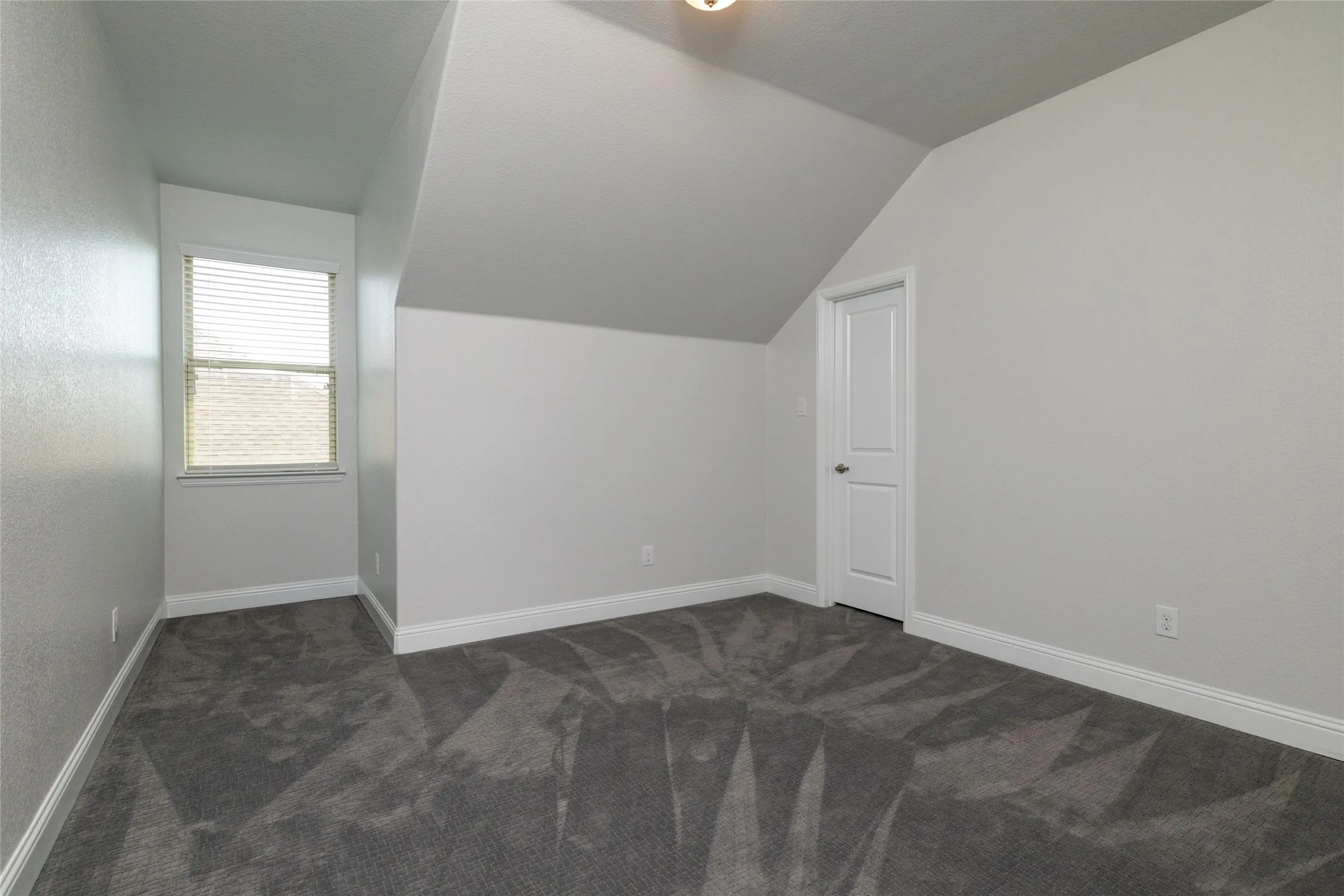 Single Family Residence For Sale in Tarrant County , 4008 Knollbrook Lane, Fort Worth, Texas 76137, 5 Bedroom, 3 Bathroom, 2 Garage spaces, 3,028 Sqft, built in 2018, mls#21335778, Real Estate Agent in Fort Worth, Homes For Sale in Tarrant county, Homes For Sale in Fort Worth, Realtor in Fort Worth Texas, Real Estate Brokerage Independent Realty Texas, Luminita Cordes Realtor