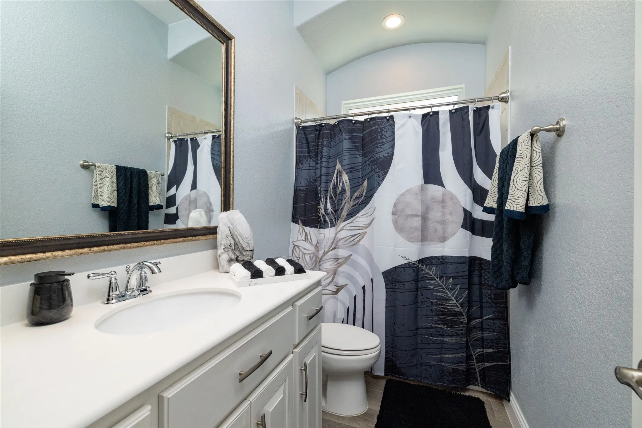 Single Family Residence For Sale in Tarrant County , 4008 Knollbrook Lane, Fort Worth, Texas 76137, 5 Bedroom, 3 Bathroom, 2 Garage spaces, 3,028 Sqft, built in 2018, mls#21335778, Real Estate Agent in Fort Worth, Homes For Sale in Tarrant county, Homes For Sale in Fort Worth, Realtor in Fort Worth Texas, Real Estate Brokerage Independent Realty Texas, Luminita Cordes Realtor