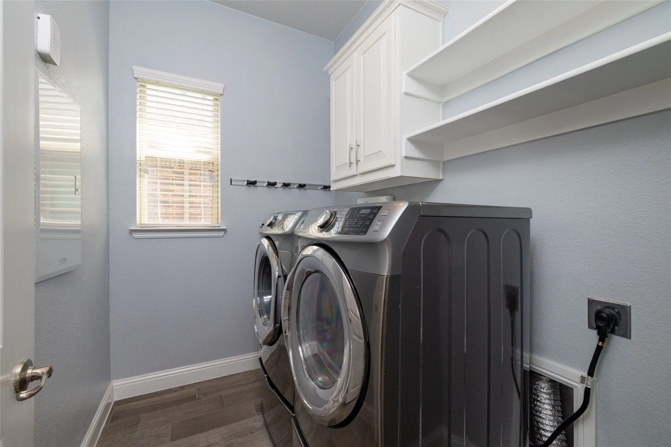 Single Family Residence For Sale in Tarrant County , 4008 Knollbrook Lane, Fort Worth, Texas 76137, 5 Bedroom, 3 Bathroom, 2 Garage spaces, 3,028 Sqft, built in 2018, mls#21335778, Real Estate Agent in Fort Worth, Homes For Sale in Tarrant county, Homes For Sale in Fort Worth, Realtor in Fort Worth Texas, Real Estate Brokerage Independent Realty Texas, Luminita Cordes Realtor