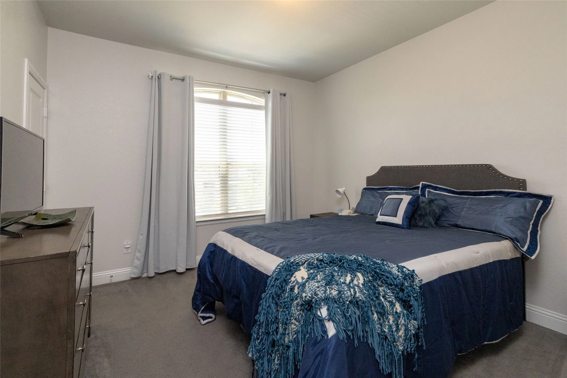 Single Family Residence For Sale in Tarrant County , 4008 Knollbrook Lane, Fort Worth, Texas 76137, 5 Bedroom, 3 Bathroom, 2 Garage spaces, 3,028 Sqft, built in 2018, mls#21335778, Real Estate Agent in Fort Worth, Homes For Sale in Tarrant county, Homes For Sale in Fort Worth, Realtor in Fort Worth Texas, Real Estate Brokerage Independent Realty Texas, Luminita Cordes Realtor