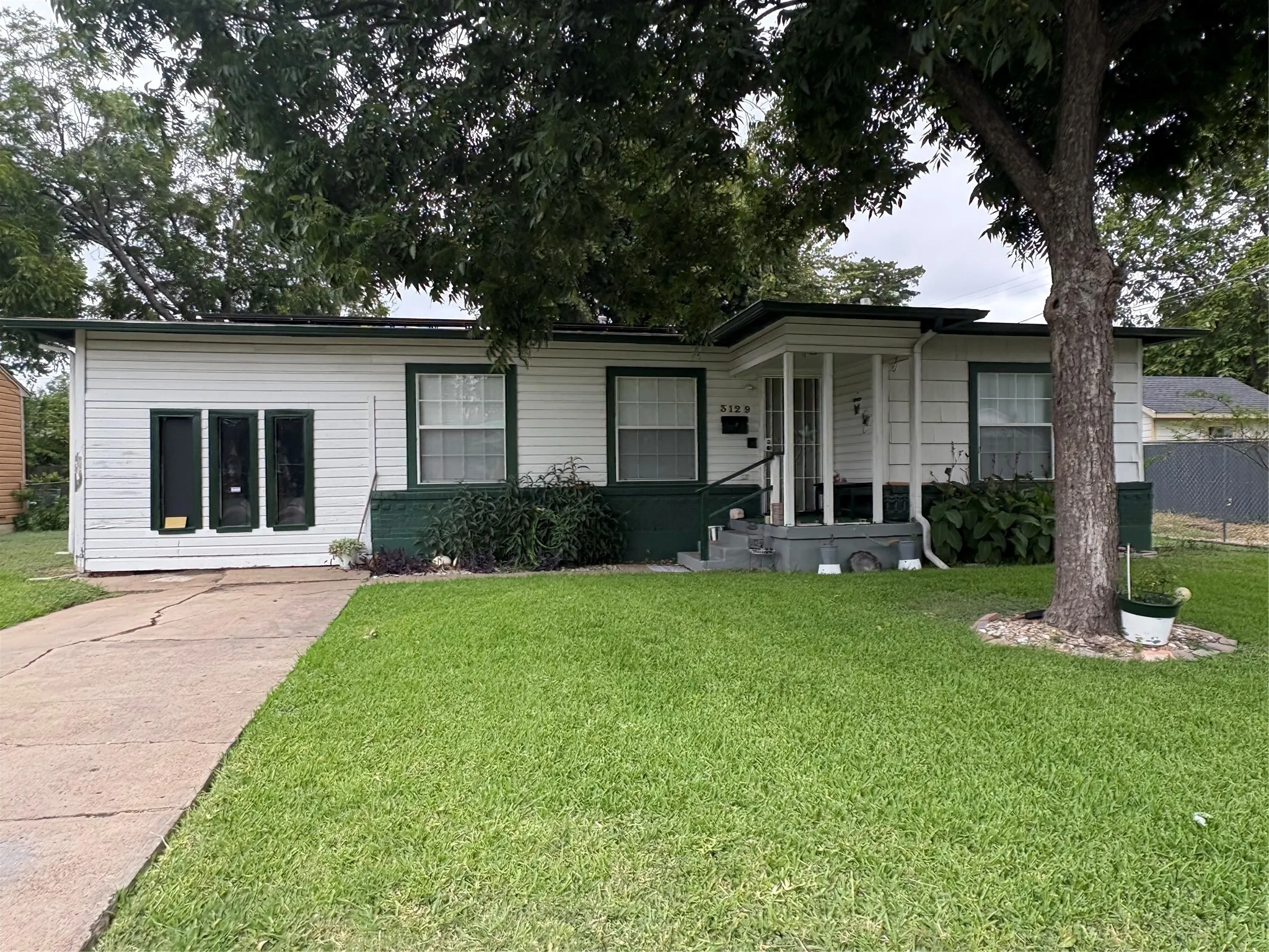 Single Family Residence For Sale in Dallas County , 3129 Marjorie Avenue, Dallas, Texas 75216, 3 Bedroom, 2 Bathroom, Garage spaces, 1,347 Sqft, built in 1953, mls#21340124, Real Estate Agent in Dallas, Homes For Sale in Dallas county, Homes For Sale in Dallas, Realtor in Dallas Texas, Real Estate Brokerage Independent Realty Texas, Luminita Cordes Realtor