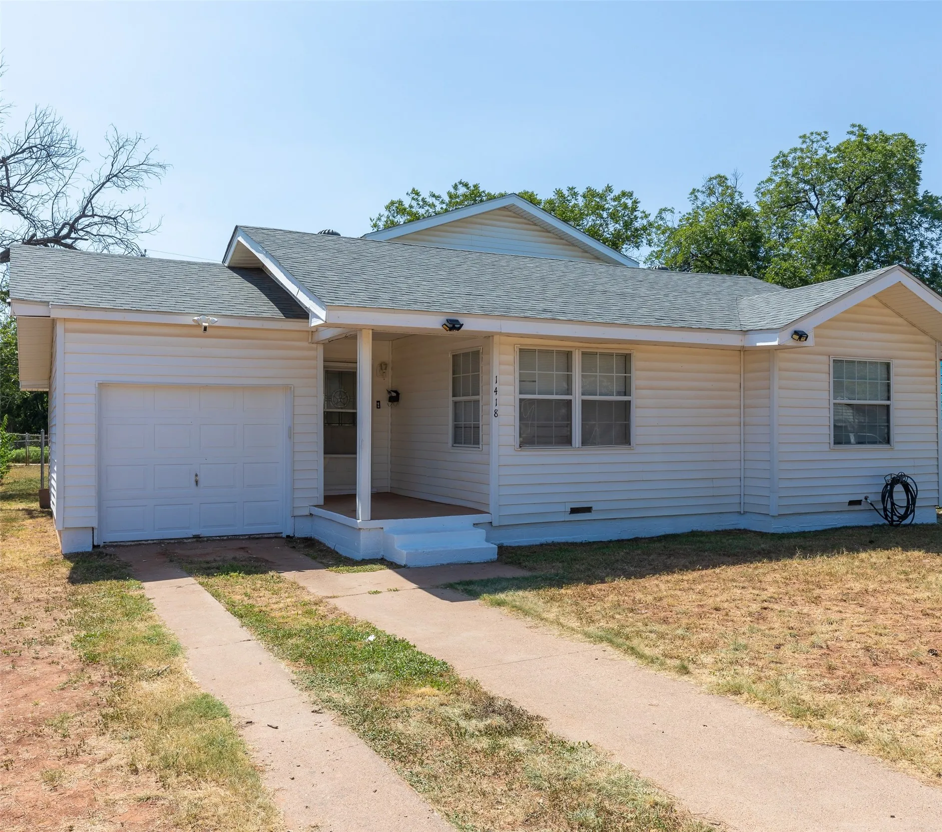 Single Family Residence For Sale in Taylor County , 1418 Green Street, Abilene, Texas 79603, 5 Bedroom, 1 Bathroom, 1 Garage spaces, 1,549 Sqft, built in 1950, mls#21342342, Real Estate Agent in Abilene, Homes For Sale in Taylor county, Homes For Sale in Abilene, Realtor in Abilene Texas, Real Estate Brokerage Independent Realty Texas, Luminita Cordes Realtor
