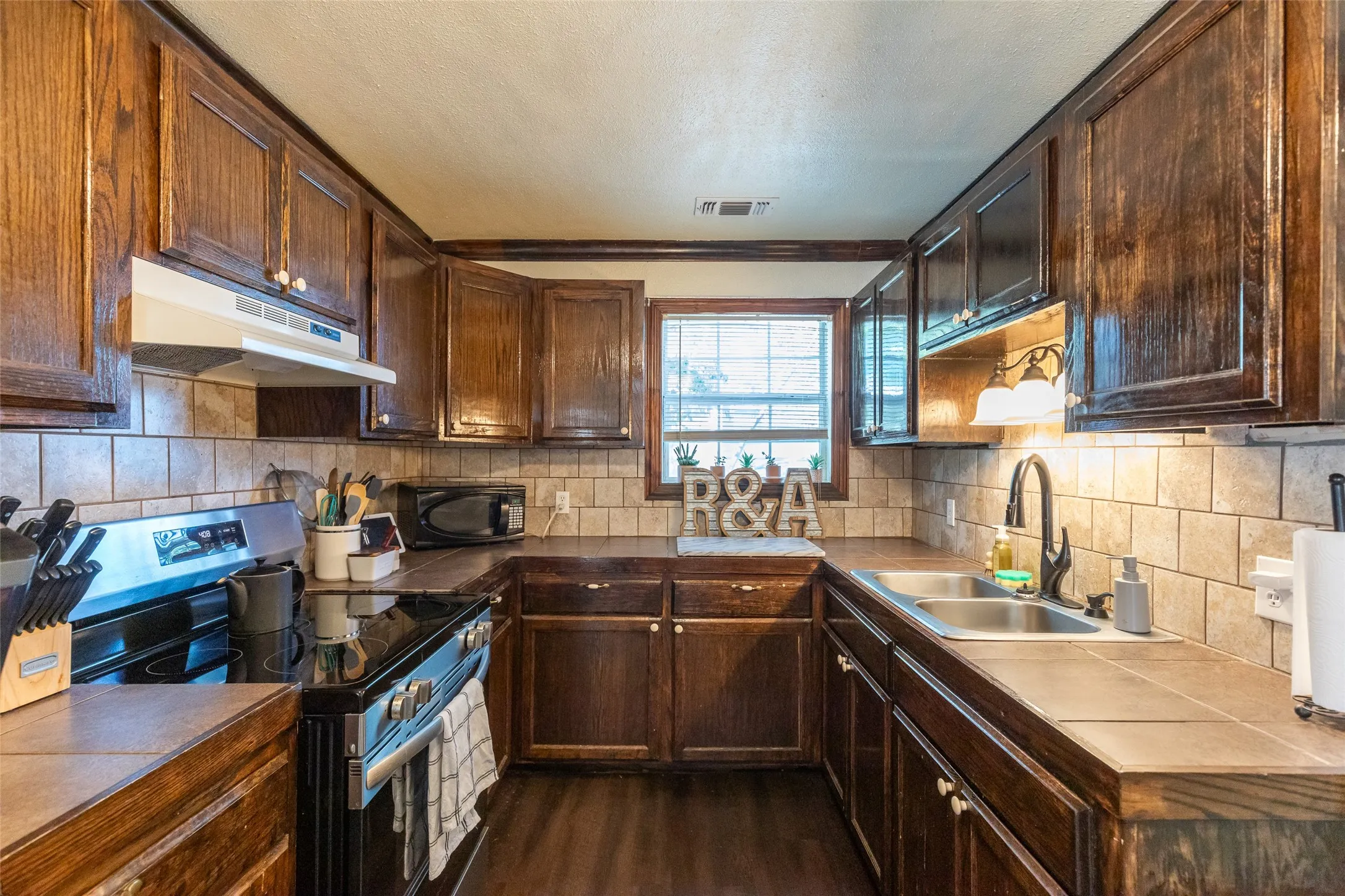 Single Family Residence For Sale in Taylor County , 1418 Green Street, Abilene, Texas 79603, 5 Bedroom, 1 Bathroom, 1 Garage spaces, 1,549 Sqft, built in 1950, mls#21342342, Real Estate Agent in Abilene, Homes For Sale in Taylor county, Homes For Sale in Abilene, Realtor in Abilene Texas, Real Estate Brokerage Independent Realty Texas, Luminita Cordes Realtor