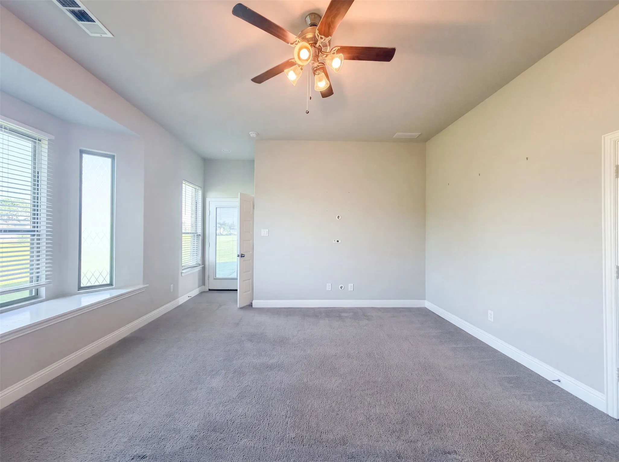 Single Family Residence For Sale in Grayson County , 1208 Redbud Street, Howe, Texas 75459, 6 Bedroom, 4 Bathroom, 4 Garage spaces, 4,231 Sqft, built in 2022, mls#21342535, Real Estate Agent in Howe, Homes For Sale in Grayson county, Homes For Sale in Howe, Realtor in Howe Texas, Real Estate Brokerage Independent Realty Texas, Luminita Cordes Realtor
