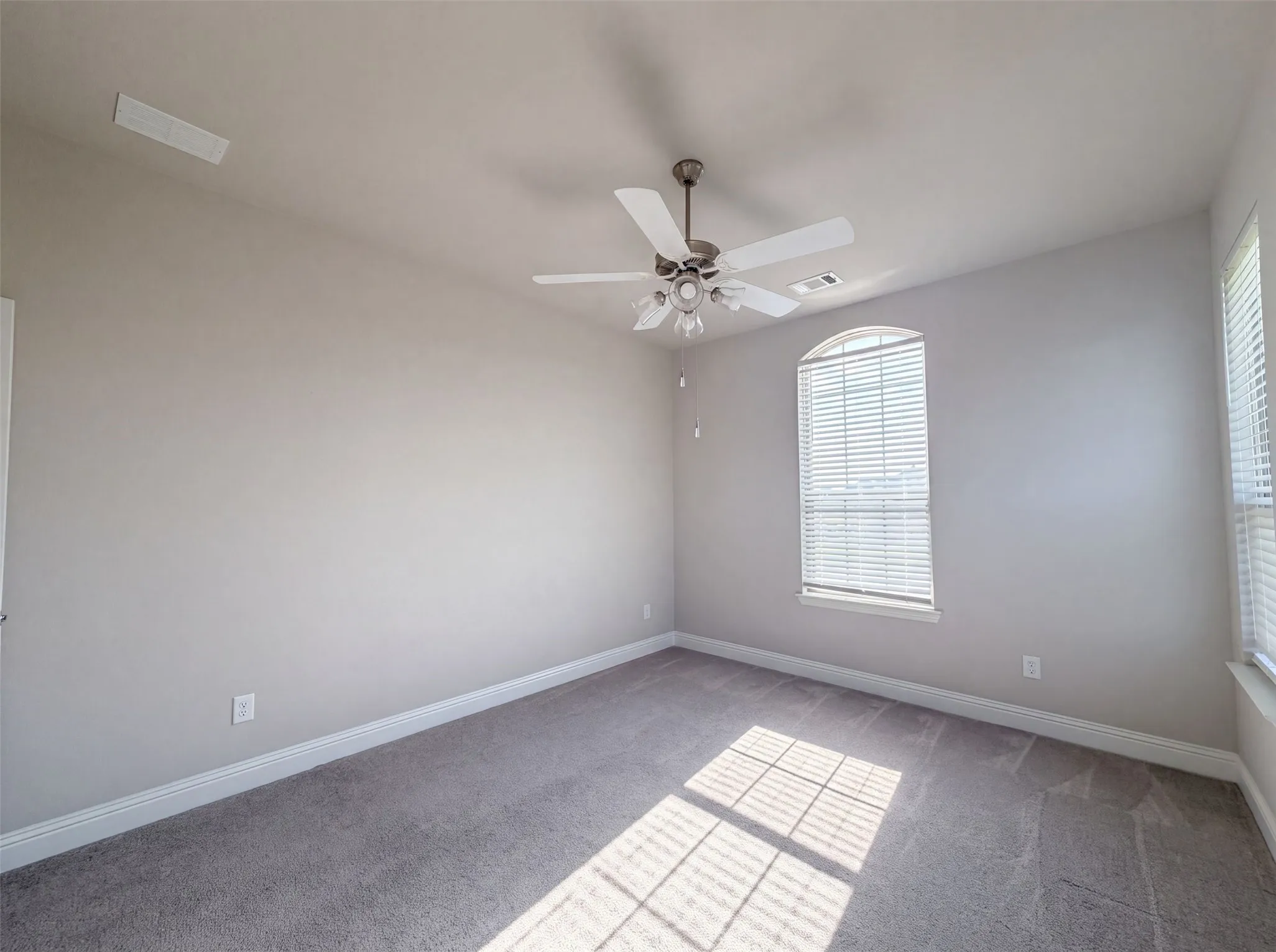 Single Family Residence For Sale in Grayson County , 1208 Redbud Street, Howe, Texas 75459, 6 Bedroom, 4 Bathroom, 4 Garage spaces, 4,231 Sqft, built in 2022, mls#21342535, Real Estate Agent in Howe, Homes For Sale in Grayson county, Homes For Sale in Howe, Realtor in Howe Texas, Real Estate Brokerage Independent Realty Texas, Luminita Cordes Realtor
