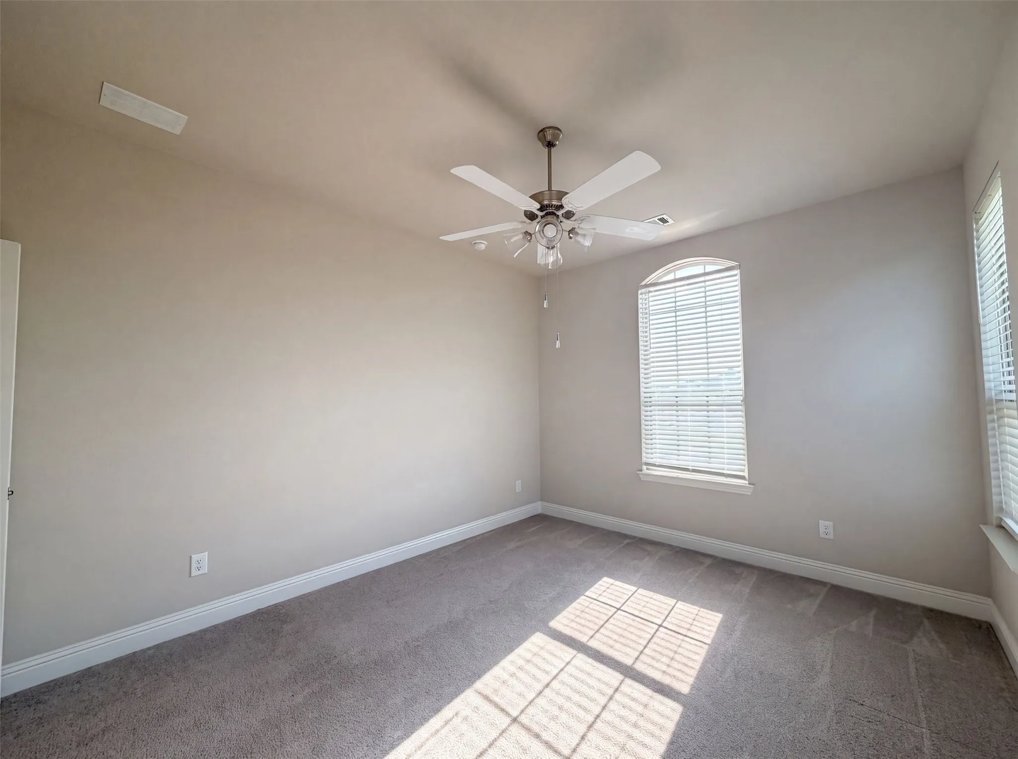 Single Family Residence For Sale in Grayson County , 1208 Redbud Street, Howe, Texas 75459, 6 Bedroom, 4 Bathroom, 4 Garage spaces, 4,231 Sqft, built in 2022, mls#21342535, Real Estate Agent in Howe, Homes For Sale in Grayson county, Homes For Sale in Howe, Realtor in Howe Texas, Real Estate Brokerage Independent Realty Texas, Luminita Cordes Realtor