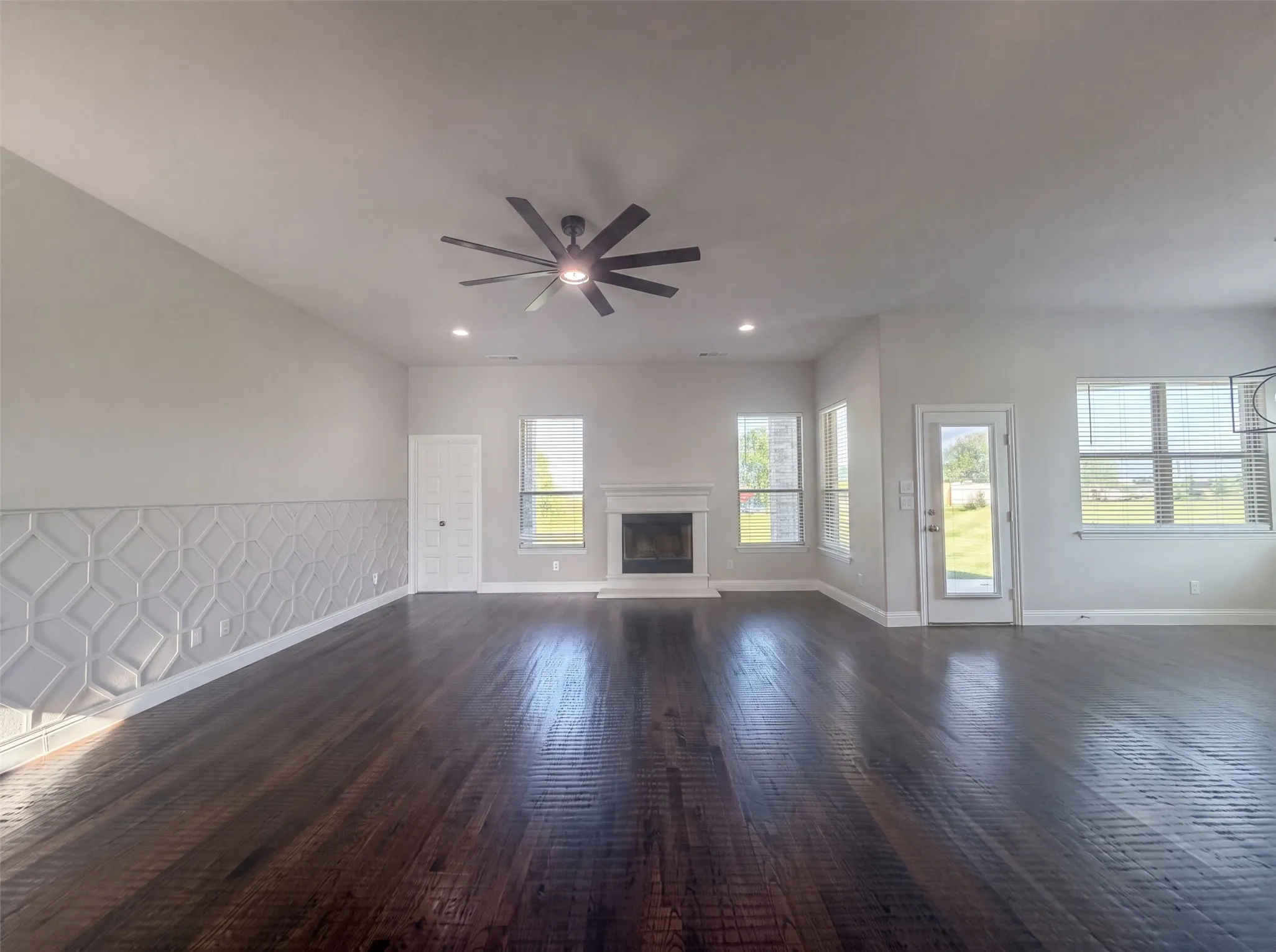 Single Family Residence For Sale in Grayson County , 1208 Redbud Street, Howe, Texas 75459, 6 Bedroom, 4 Bathroom, 4 Garage spaces, 4,231 Sqft, built in 2022, mls#21342535, Real Estate Agent in Howe, Homes For Sale in Grayson county, Homes For Sale in Howe, Realtor in Howe Texas, Real Estate Brokerage Independent Realty Texas, Luminita Cordes Realtor