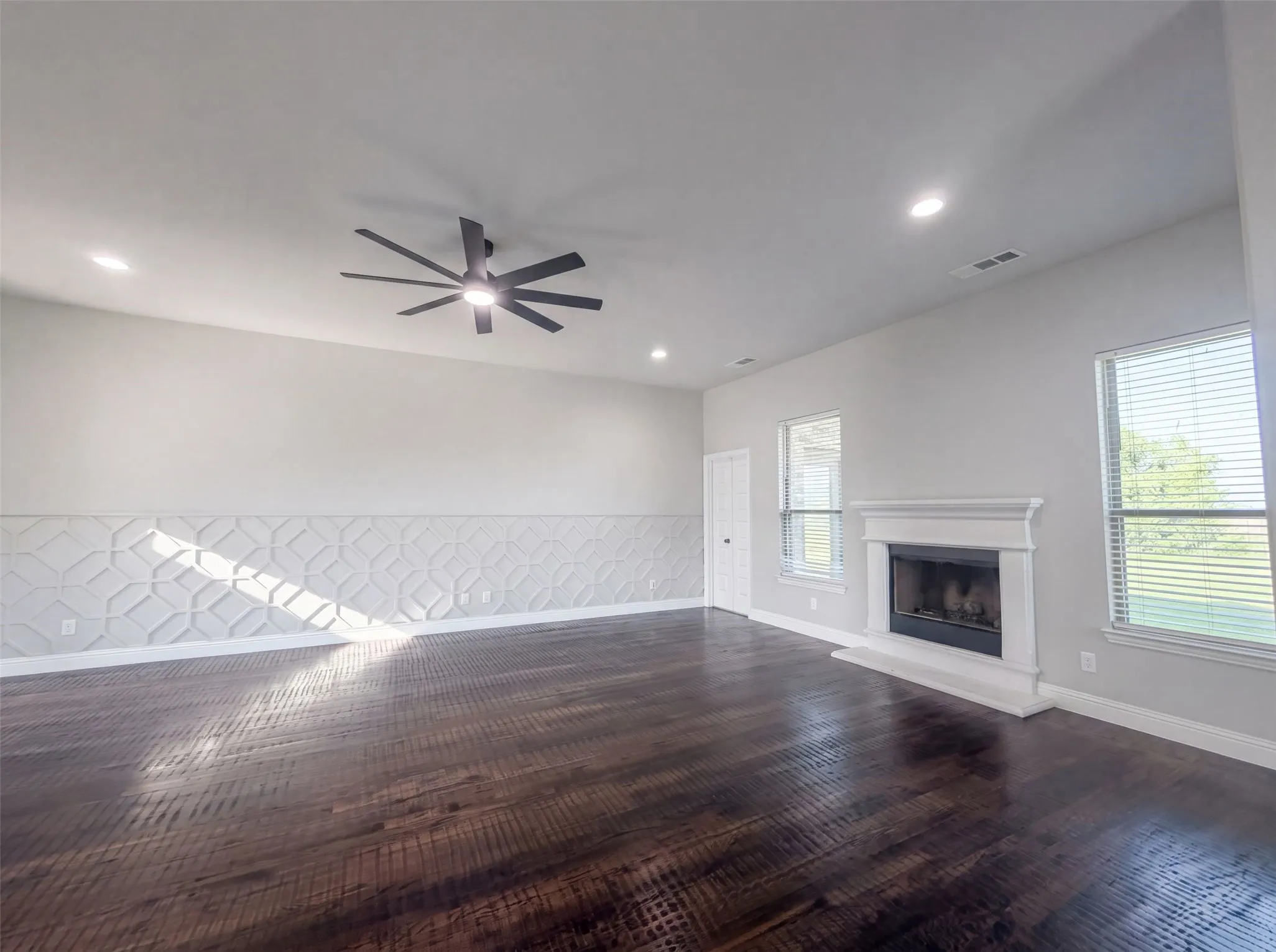 Single Family Residence For Sale in Grayson County , 1208 Redbud Street, Howe, Texas 75459, 6 Bedroom, 4 Bathroom, 4 Garage spaces, 4,231 Sqft, built in 2022, mls#21342535, Real Estate Agent in Howe, Homes For Sale in Grayson county, Homes For Sale in Howe, Realtor in Howe Texas, Real Estate Brokerage Independent Realty Texas, Luminita Cordes Realtor