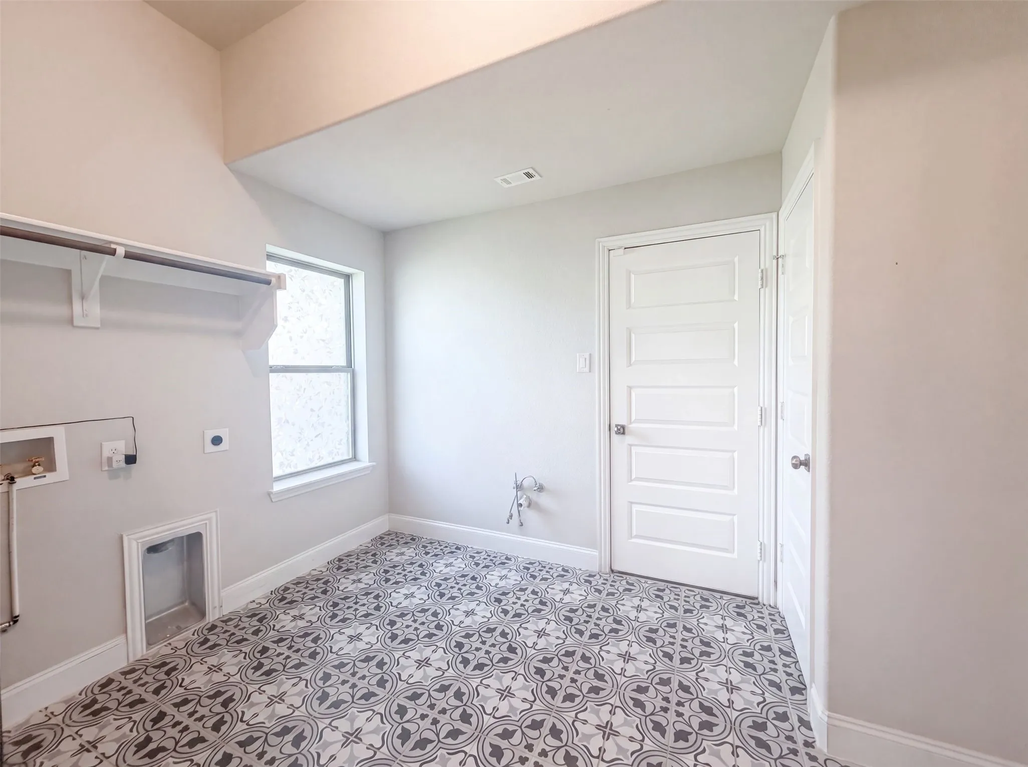 Single Family Residence For Sale in Grayson County , 1208 Redbud Street, Howe, Texas 75459, 6 Bedroom, 4 Bathroom, 4 Garage spaces, 4,231 Sqft, built in 2022, mls#21342535, Real Estate Agent in Howe, Homes For Sale in Grayson county, Homes For Sale in Howe, Realtor in Howe Texas, Real Estate Brokerage Independent Realty Texas, Luminita Cordes Realtor