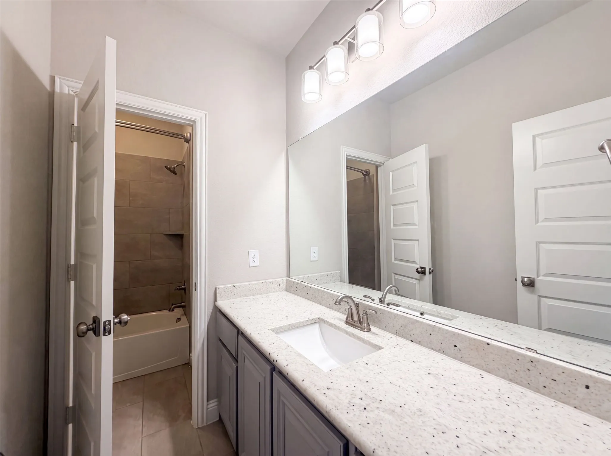 Single Family Residence For Sale in Grayson County , 1208 Redbud Street, Howe, Texas 75459, 6 Bedroom, 4 Bathroom, 4 Garage spaces, 4,231 Sqft, built in 2022, mls#21342535, Real Estate Agent in Howe, Homes For Sale in Grayson county, Homes For Sale in Howe, Realtor in Howe Texas, Real Estate Brokerage Independent Realty Texas, Luminita Cordes Realtor