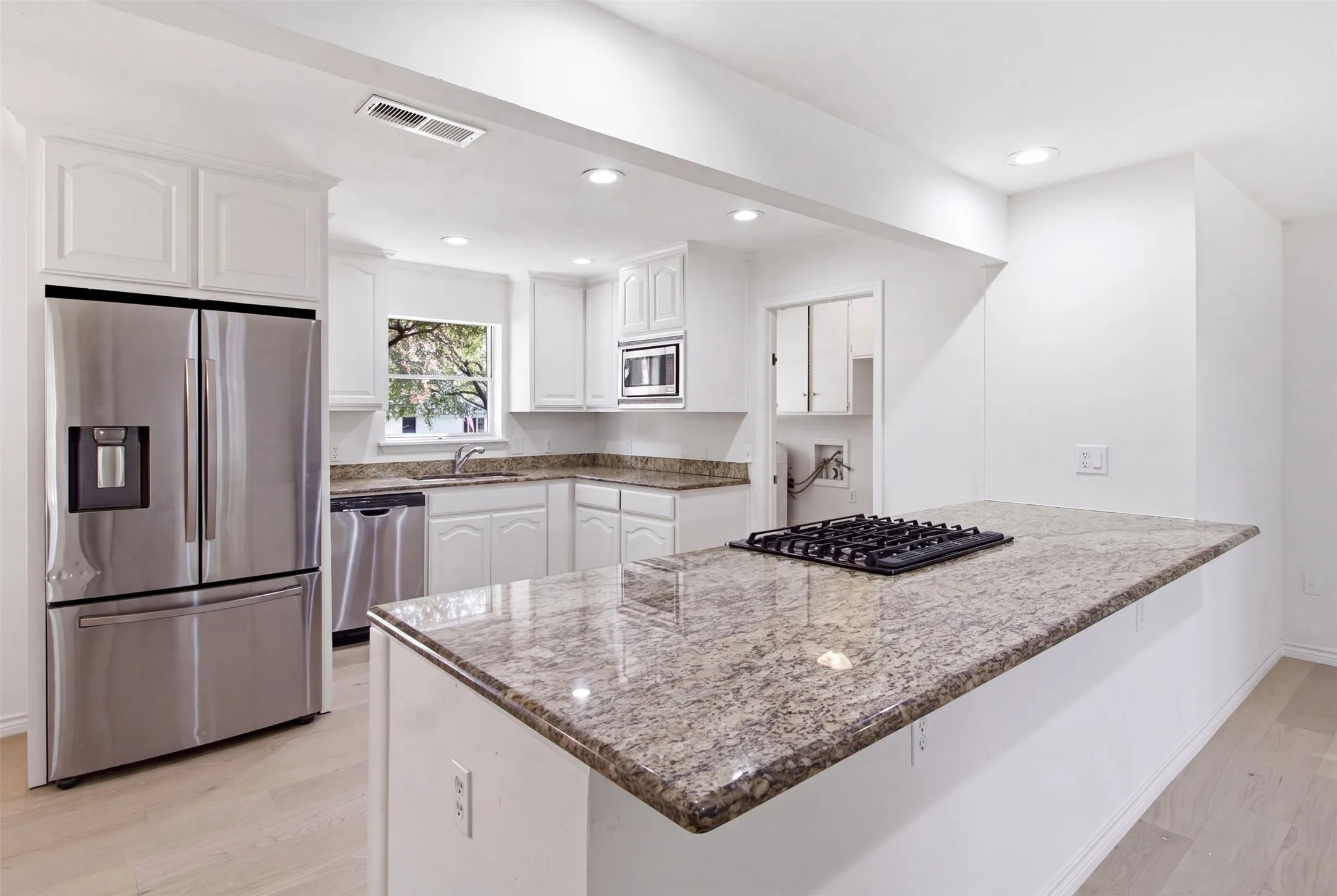 Single Family Residence For Sale in Dallas County , 3651 Courtdale Drive, Farmers Branch, Texas 75234, 4 Bedroom, 3 Bathroom, Garage spaces, 2,896 Sqft, built in 1965, mls#21341679, Real Estate Agent in Farmers Branch, Homes For Sale in Dallas county, Homes For Sale in Farmers Branch, Realtor in Farmers Branch Texas, Real Estate Brokerage Independent Realty Texas, Luminita Cordes Realtor
