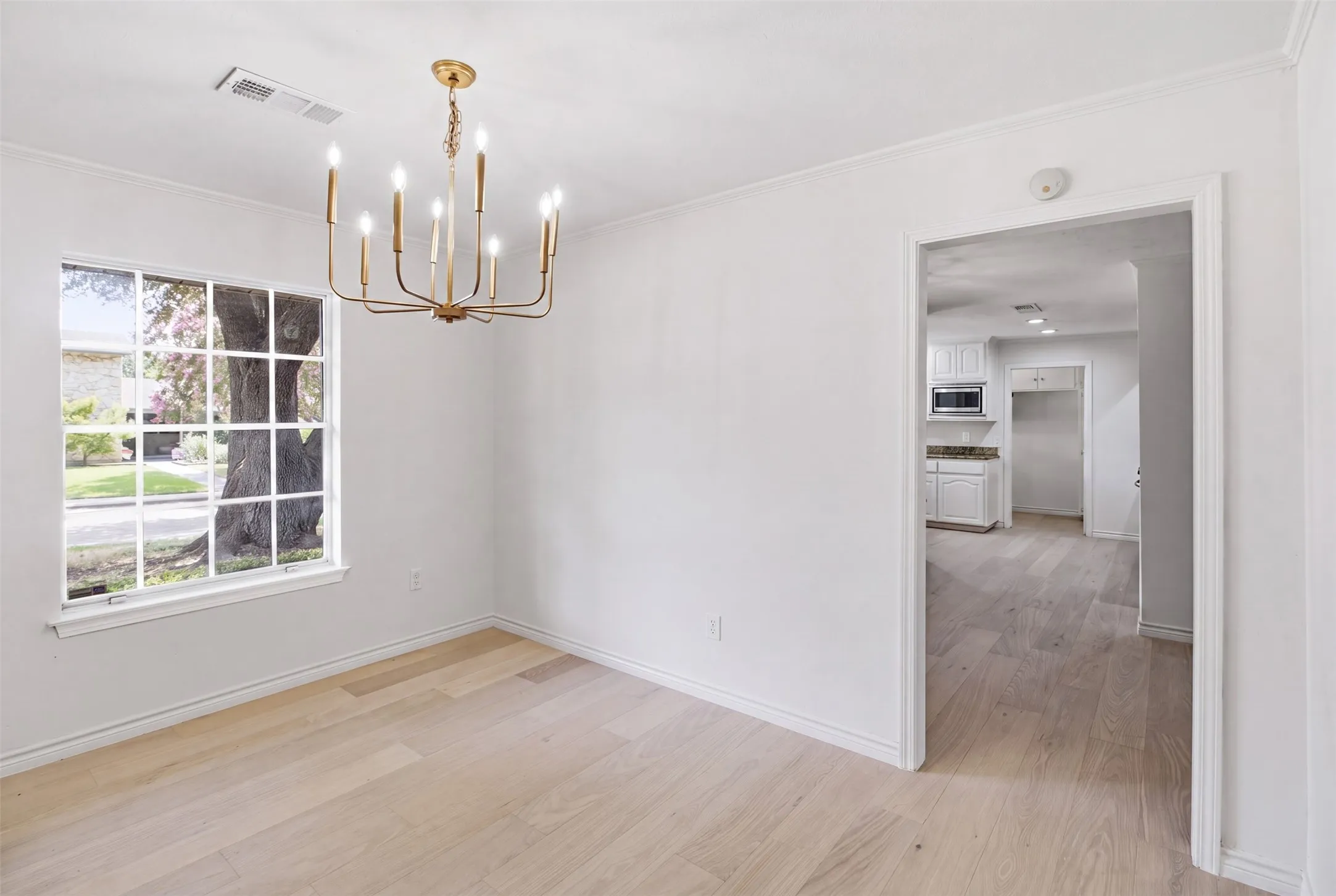 Single Family Residence For Sale in Dallas County , 3651 Courtdale Drive, Farmers Branch, Texas 75234, 4 Bedroom, 3 Bathroom, Garage spaces, 2,896 Sqft, built in 1965, mls#21341679, Real Estate Agent in Farmers Branch, Homes For Sale in Dallas county, Homes For Sale in Farmers Branch, Realtor in Farmers Branch Texas, Real Estate Brokerage Independent Realty Texas, Luminita Cordes Realtor