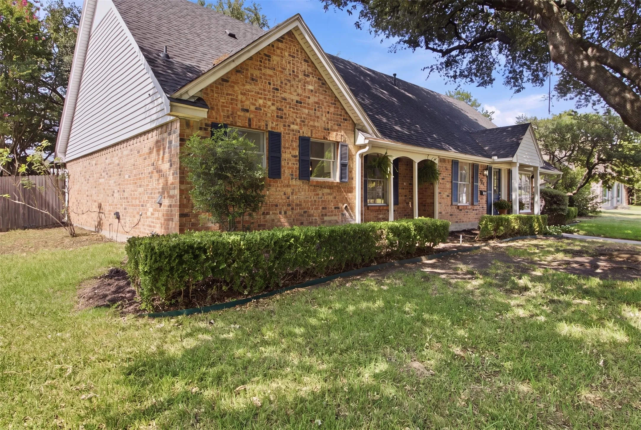 Single Family Residence For Sale in Dallas County , 3651 Courtdale Drive, Farmers Branch, Texas 75234, 4 Bedroom, 3 Bathroom, Garage spaces, 2,896 Sqft, built in 1965, mls#21341679, Real Estate Agent in Farmers Branch, Homes For Sale in Dallas county, Homes For Sale in Farmers Branch, Realtor in Farmers Branch Texas, Real Estate Brokerage Independent Realty Texas, Luminita Cordes Realtor