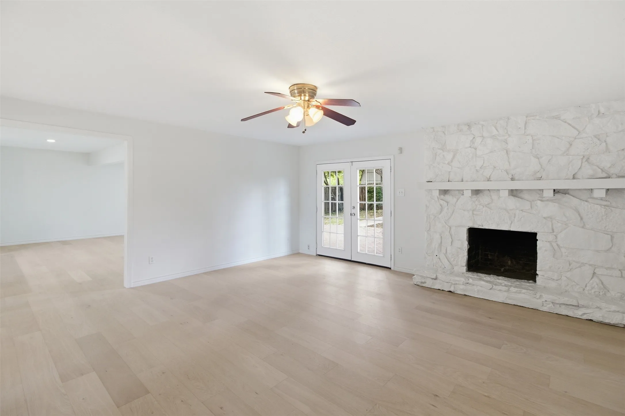 Single Family Residence For Sale in Dallas County , 3651 Courtdale Drive, Farmers Branch, Texas 75234, 4 Bedroom, 3 Bathroom, Garage spaces, 2,896 Sqft, built in 1965, mls#21341679, Real Estate Agent in Farmers Branch, Homes For Sale in Dallas county, Homes For Sale in Farmers Branch, Realtor in Farmers Branch Texas, Real Estate Brokerage Independent Realty Texas, Luminita Cordes Realtor