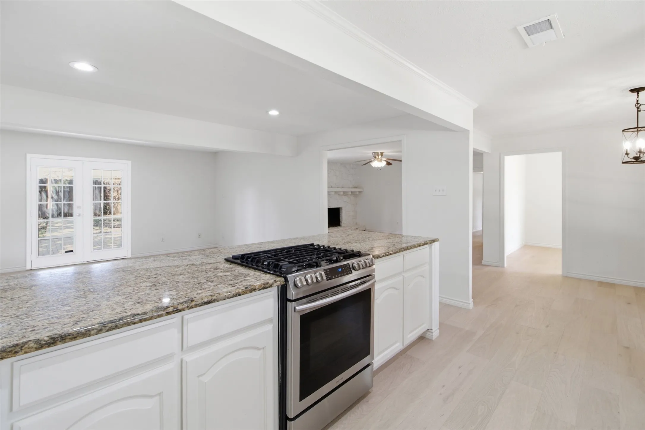 Single Family Residence For Sale in Dallas County , 3651 Courtdale Drive, Farmers Branch, Texas 75234, 4 Bedroom, 3 Bathroom, Garage spaces, 2,896 Sqft, built in 1965, mls#21341679, Real Estate Agent in Farmers Branch, Homes For Sale in Dallas county, Homes For Sale in Farmers Branch, Realtor in Farmers Branch Texas, Real Estate Brokerage Independent Realty Texas, Luminita Cordes Realtor