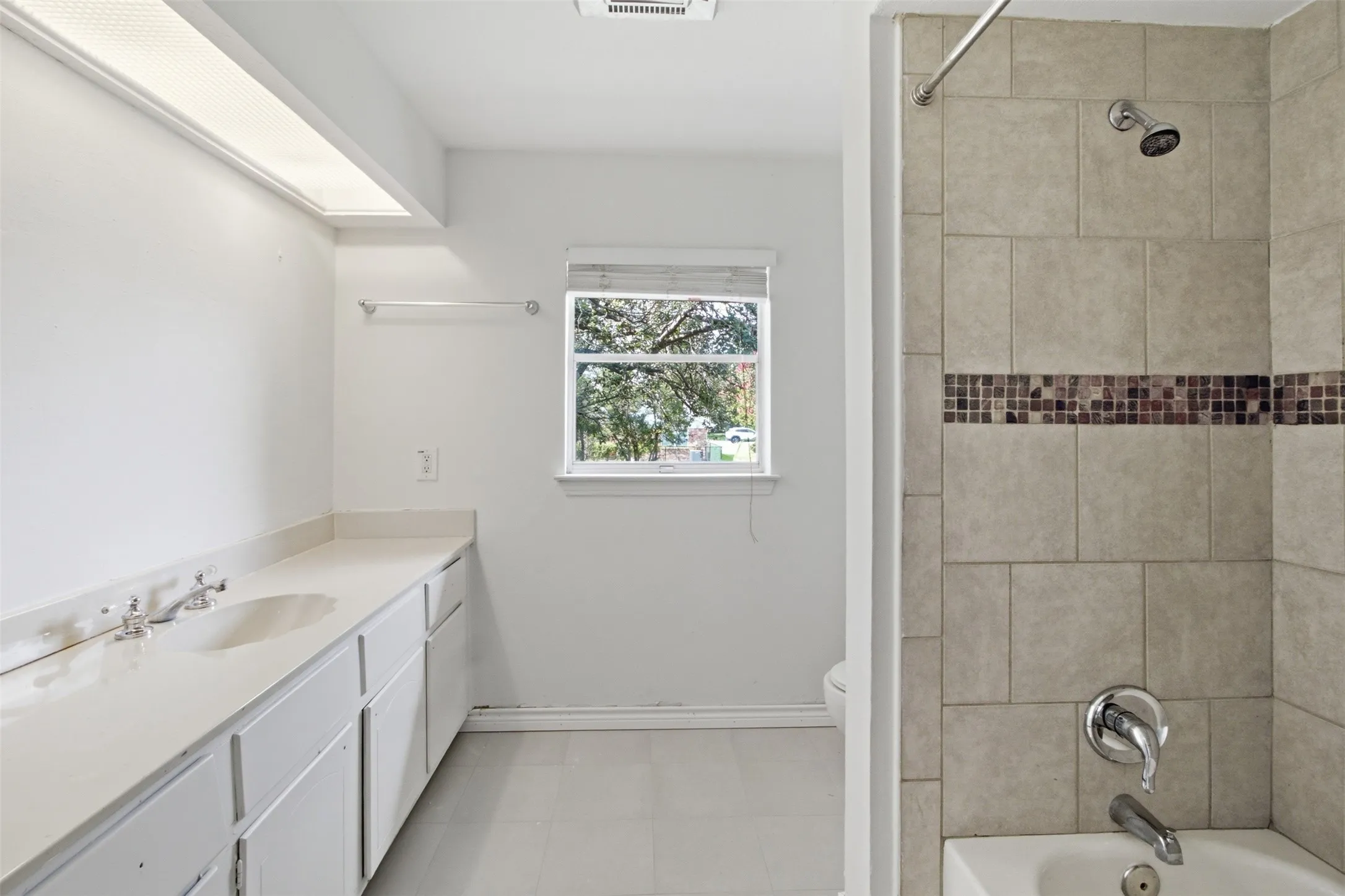 Single Family Residence For Sale in Dallas County , 3651 Courtdale Drive, Farmers Branch, Texas 75234, 4 Bedroom, 3 Bathroom, Garage spaces, 2,896 Sqft, built in 1965, mls#21341679, Real Estate Agent in Farmers Branch, Homes For Sale in Dallas county, Homes For Sale in Farmers Branch, Realtor in Farmers Branch Texas, Real Estate Brokerage Independent Realty Texas, Luminita Cordes Realtor