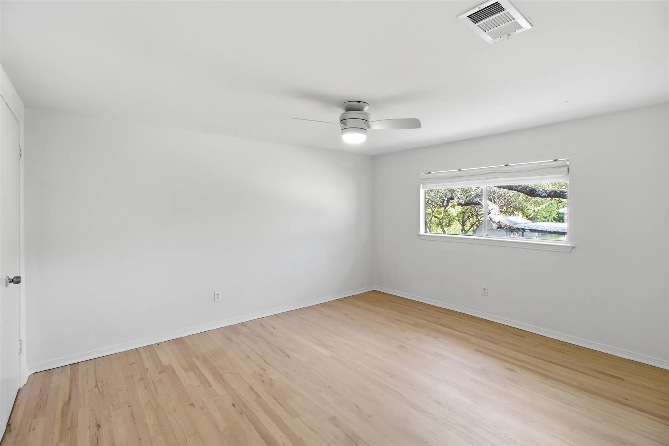 Single Family Residence For Sale in Dallas County , 3651 Courtdale Drive, Farmers Branch, Texas 75234, 4 Bedroom, 3 Bathroom, Garage spaces, 2,896 Sqft, built in 1965, mls#21341679, Real Estate Agent in Farmers Branch, Homes For Sale in Dallas county, Homes For Sale in Farmers Branch, Realtor in Farmers Branch Texas, Real Estate Brokerage Independent Realty Texas, Luminita Cordes Realtor
