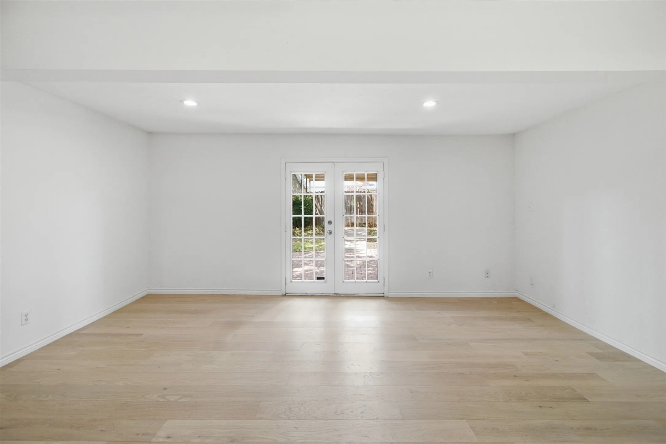 Single Family Residence For Sale in Dallas County , 3651 Courtdale Drive, Farmers Branch, Texas 75234, 4 Bedroom, 3 Bathroom, Garage spaces, 2,896 Sqft, built in 1965, mls#21341679, Real Estate Agent in Farmers Branch, Homes For Sale in Dallas county, Homes For Sale in Farmers Branch, Realtor in Farmers Branch Texas, Real Estate Brokerage Independent Realty Texas, Luminita Cordes Realtor