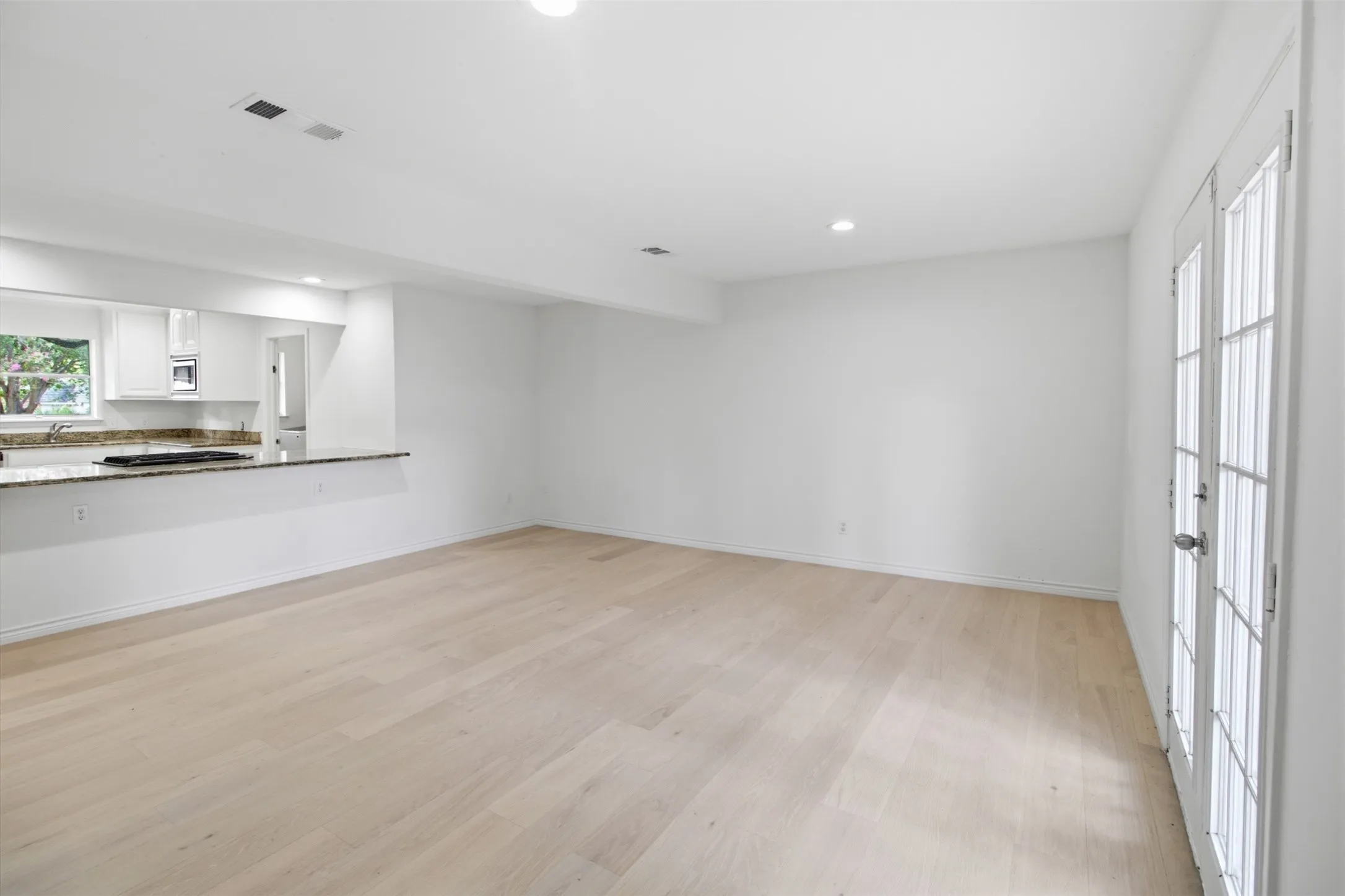 Single Family Residence For Sale in Dallas County , 3651 Courtdale Drive, Farmers Branch, Texas 75234, 4 Bedroom, 3 Bathroom, Garage spaces, 2,896 Sqft, built in 1965, mls#21341679, Real Estate Agent in Farmers Branch, Homes For Sale in Dallas county, Homes For Sale in Farmers Branch, Realtor in Farmers Branch Texas, Real Estate Brokerage Independent Realty Texas, Luminita Cordes Realtor