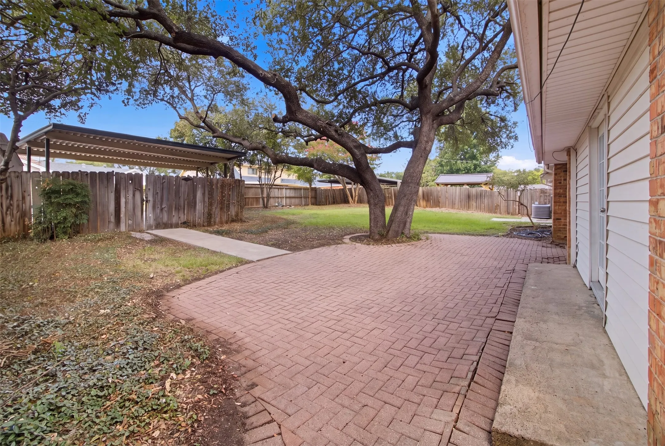 Single Family Residence For Sale in Dallas County , 3651 Courtdale Drive, Farmers Branch, Texas 75234, 4 Bedroom, 3 Bathroom, Garage spaces, 2,896 Sqft, built in 1965, mls#21341679, Real Estate Agent in Farmers Branch, Homes For Sale in Dallas county, Homes For Sale in Farmers Branch, Realtor in Farmers Branch Texas, Real Estate Brokerage Independent Realty Texas, Luminita Cordes Realtor