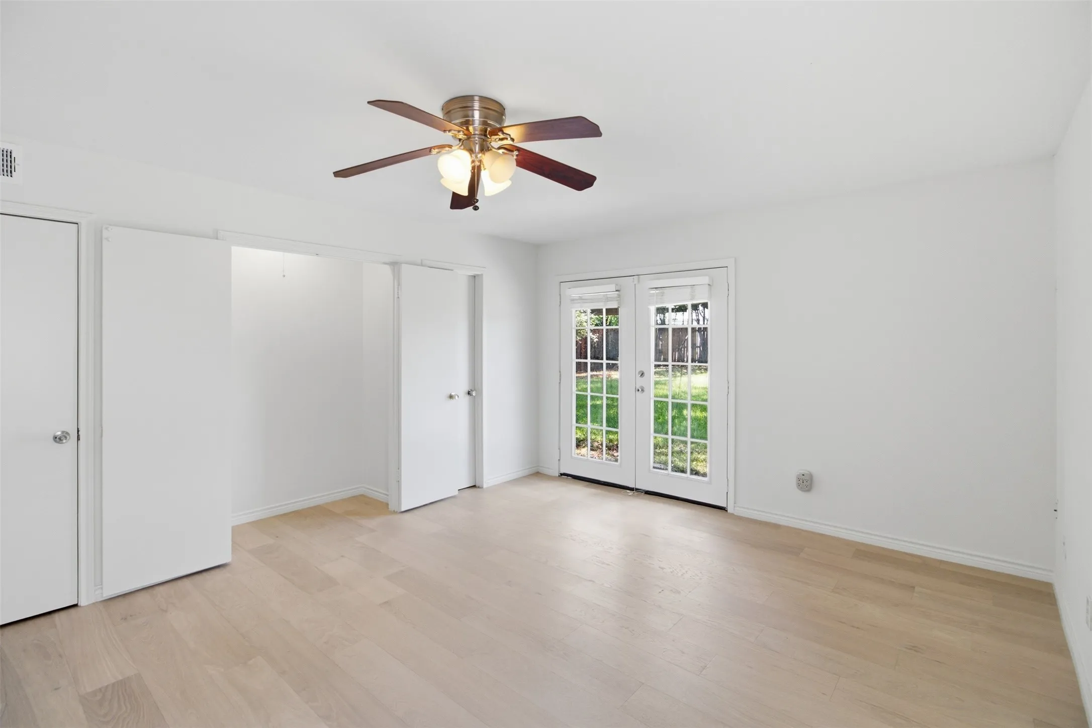 Single Family Residence For Sale in Dallas County , 3651 Courtdale Drive, Farmers Branch, Texas 75234, 4 Bedroom, 3 Bathroom, Garage spaces, 2,896 Sqft, built in 1965, mls#21341679, Real Estate Agent in Farmers Branch, Homes For Sale in Dallas county, Homes For Sale in Farmers Branch, Realtor in Farmers Branch Texas, Real Estate Brokerage Independent Realty Texas, Luminita Cordes Realtor